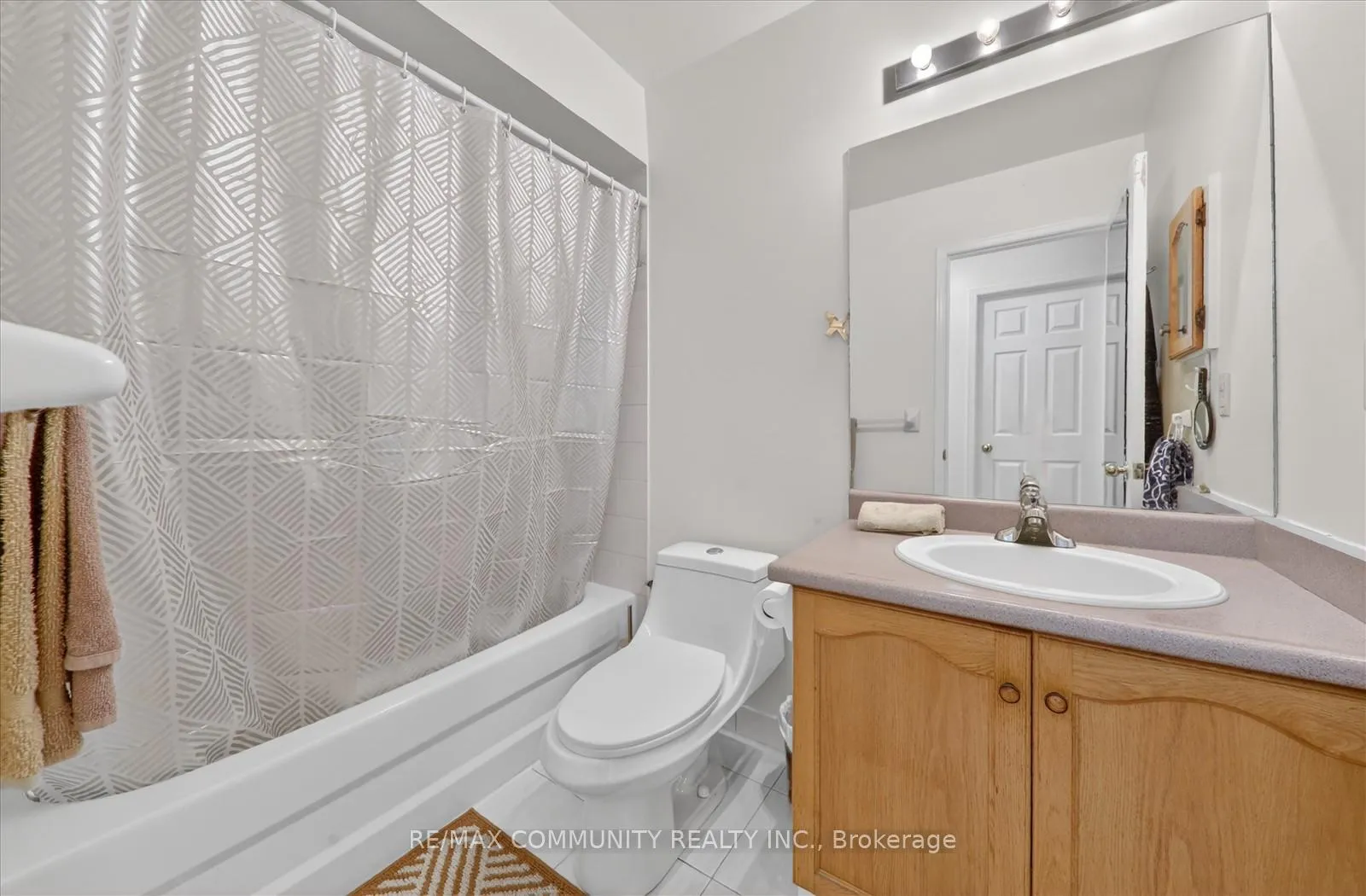 Photo 13 of 1645 Autumn Crescent, Pickering, Amberlea — HOMEH