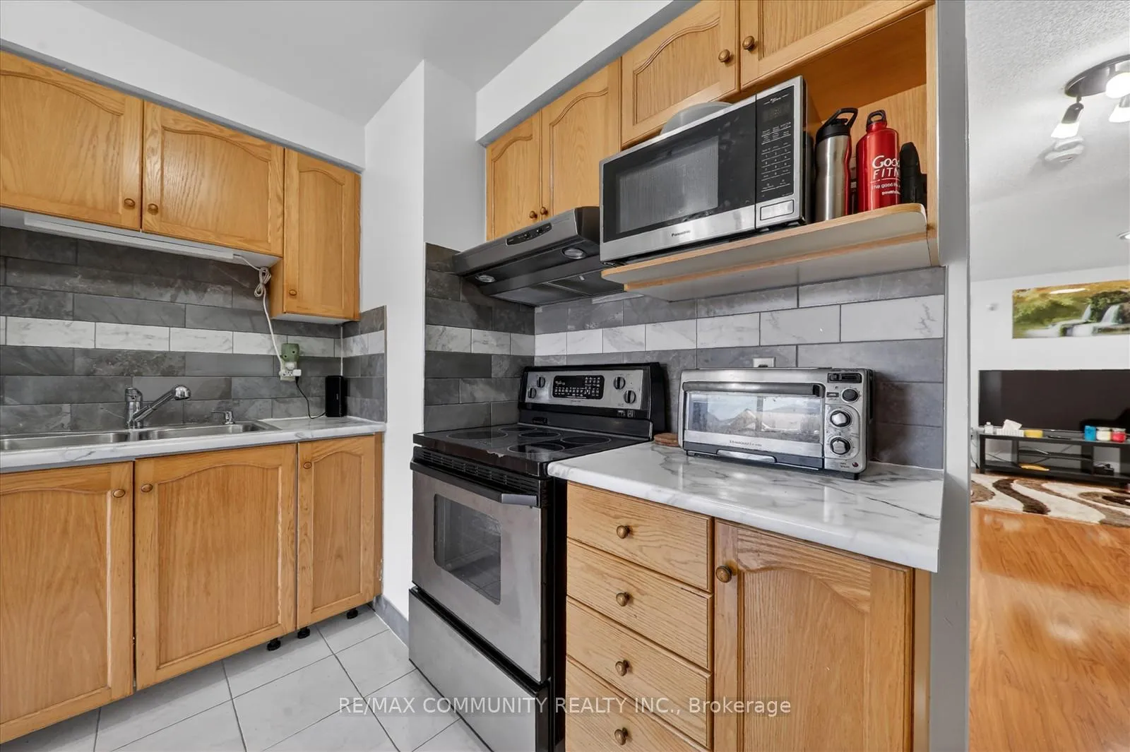 Photo 17 of 1645 Autumn Crescent, Pickering, Amberlea — HOMEH