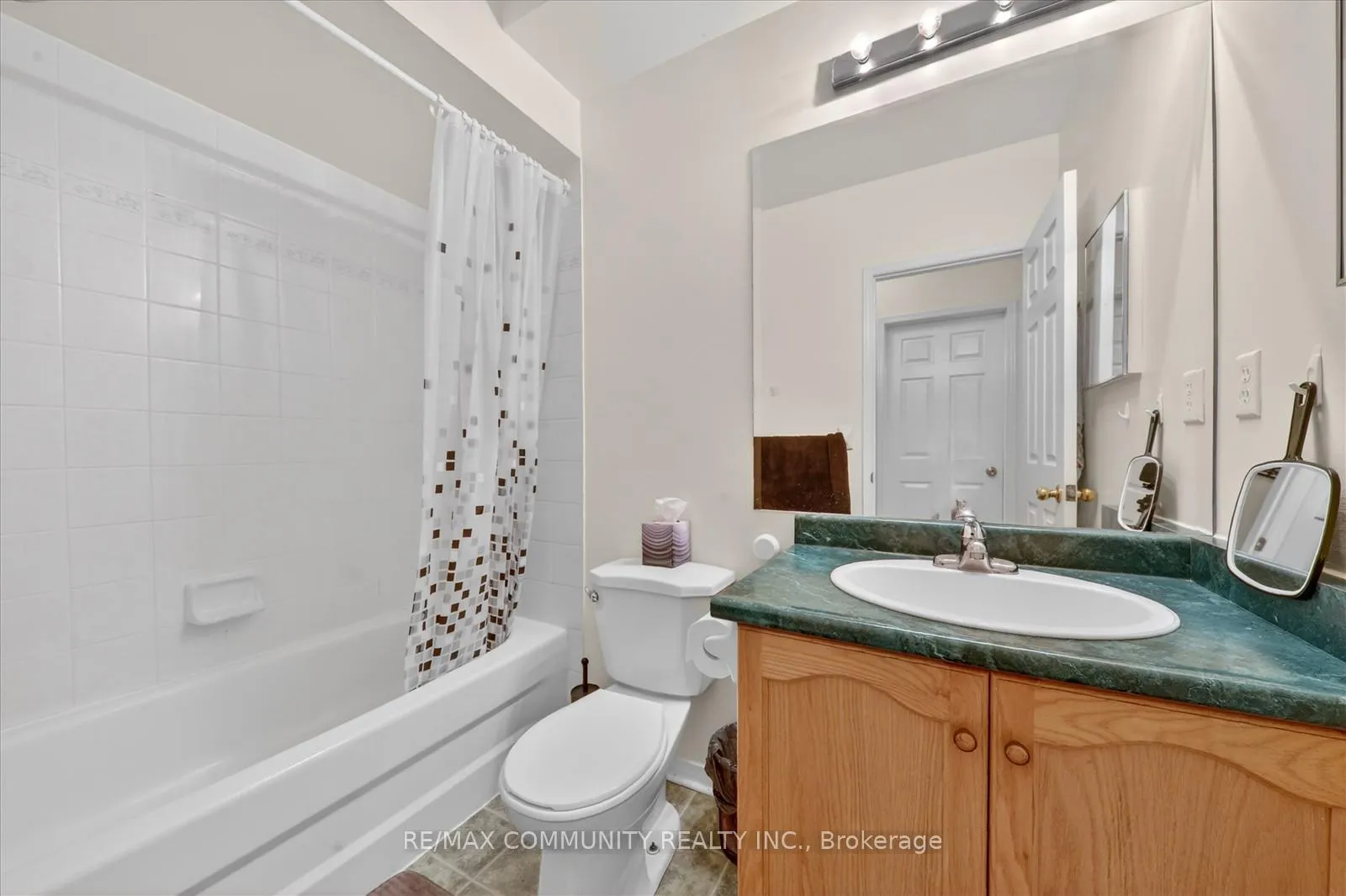 Photo 27 of 1645 Autumn Crescent, Pickering, Amberlea — HOMEH