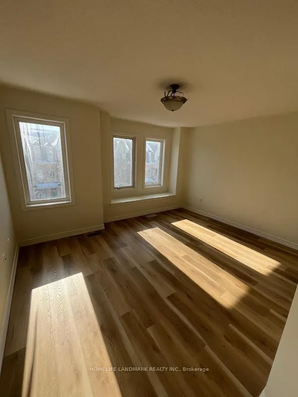 Front of 12 kawneer Terrace
