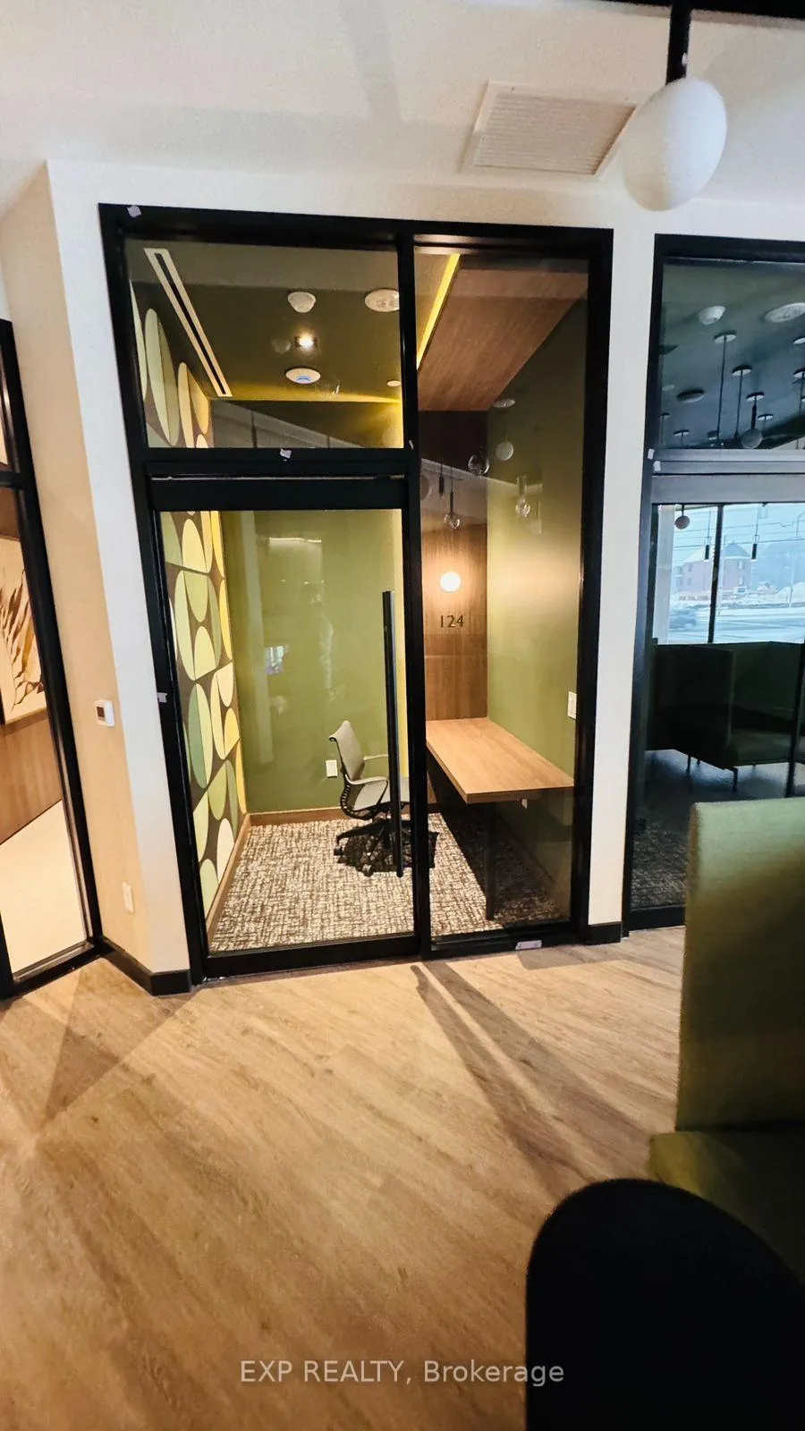 Photo 2 of Unit 101, 2501 Saw Whet Boulevard, Oakville, Glen Abbey — HOMEH