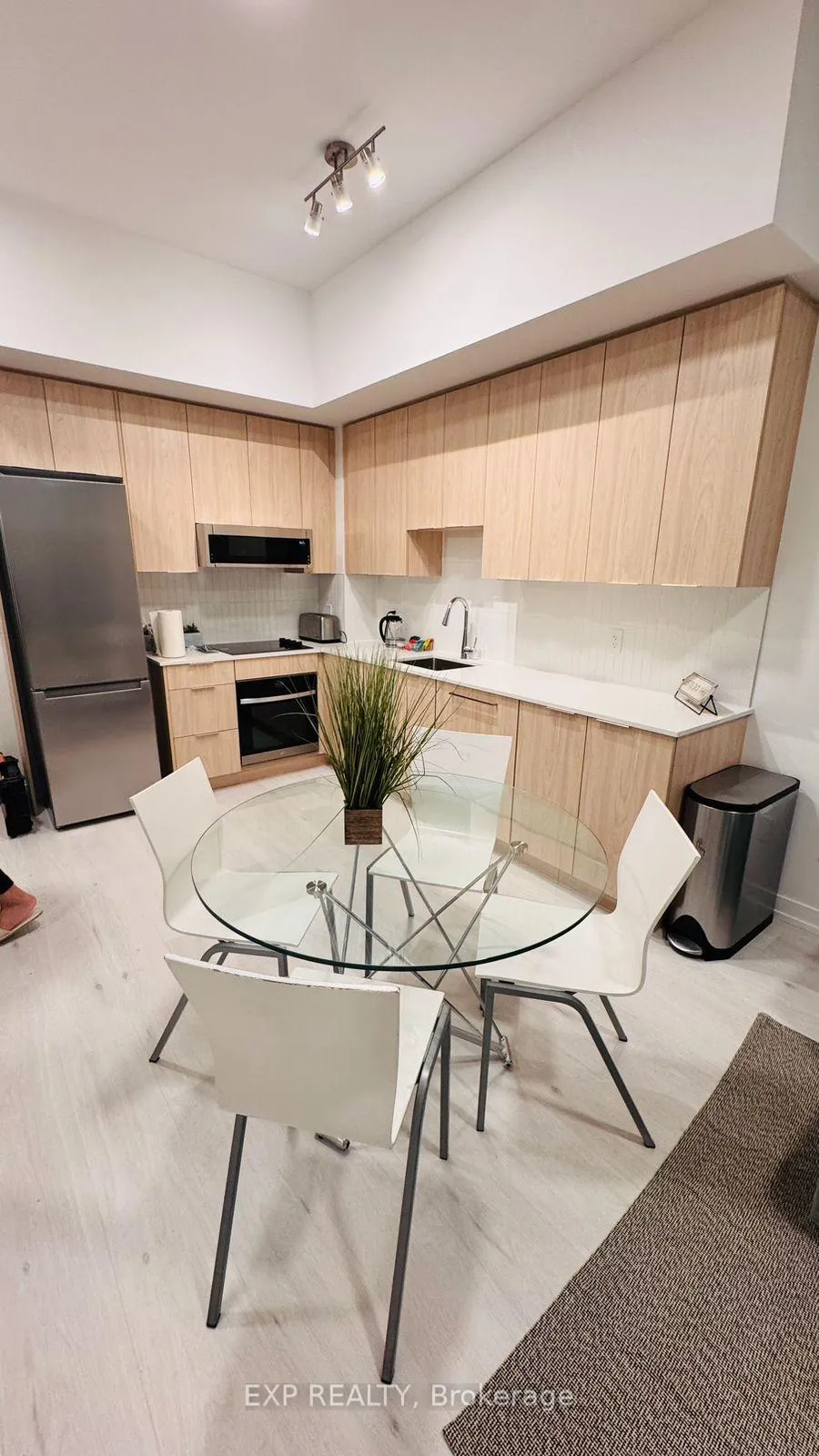 Photo 6 of Unit 101, 2501 Saw Whet Boulevard, Oakville, Glen Abbey — HOMEH
