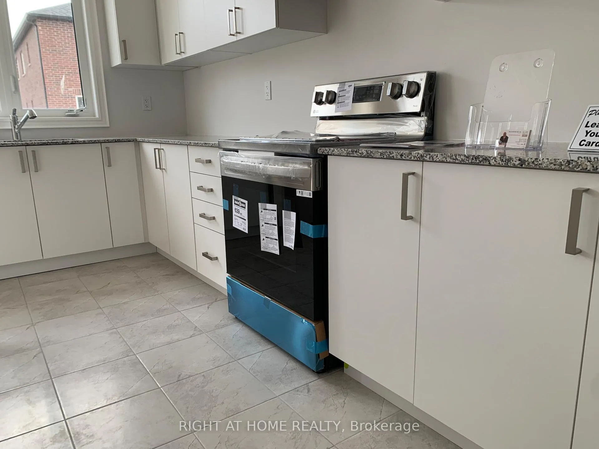 Photo 1 of 23 Amber Drive, Wasaga Beach — HOMEH