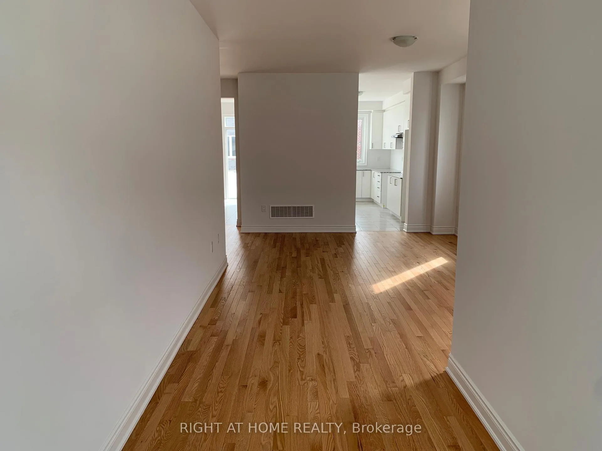 Photo 2 of 23 Amber Drive, Wasaga Beach — HOMEH