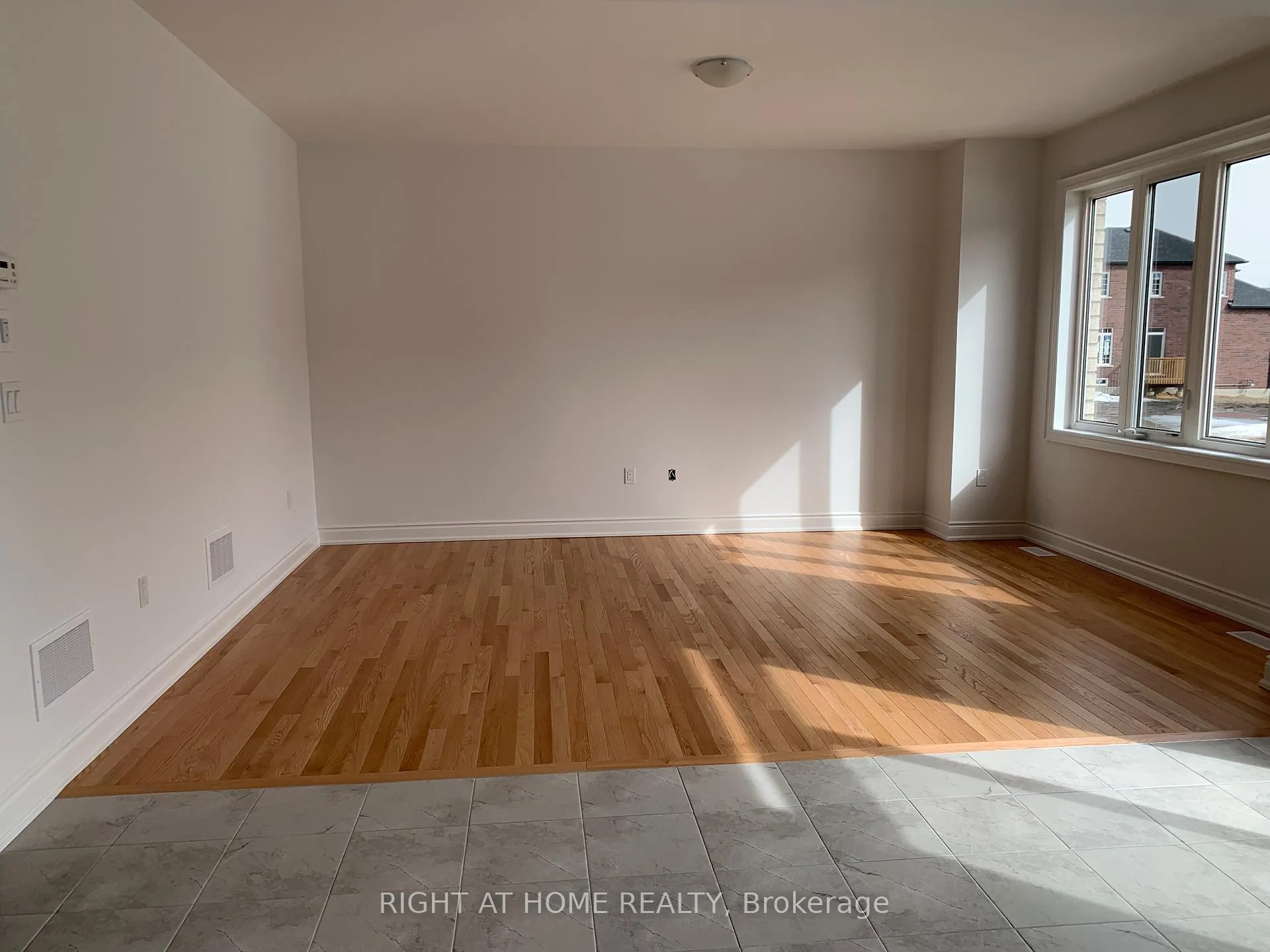 Photo 4 of 23 Amber Drive, Wasaga Beach — HOMEH