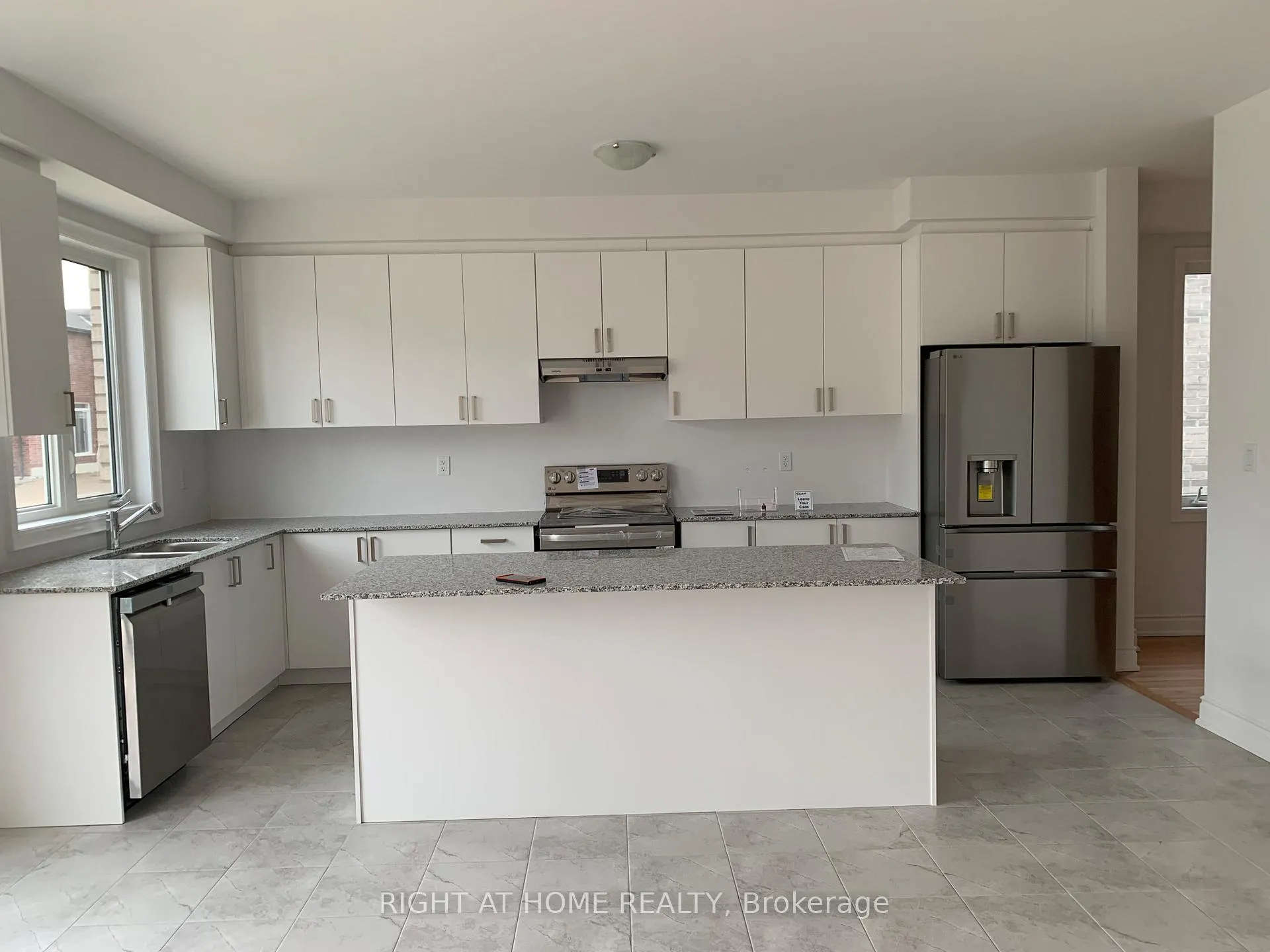 Photo 6 of 23 Amber Drive, Wasaga Beach — HOMEH