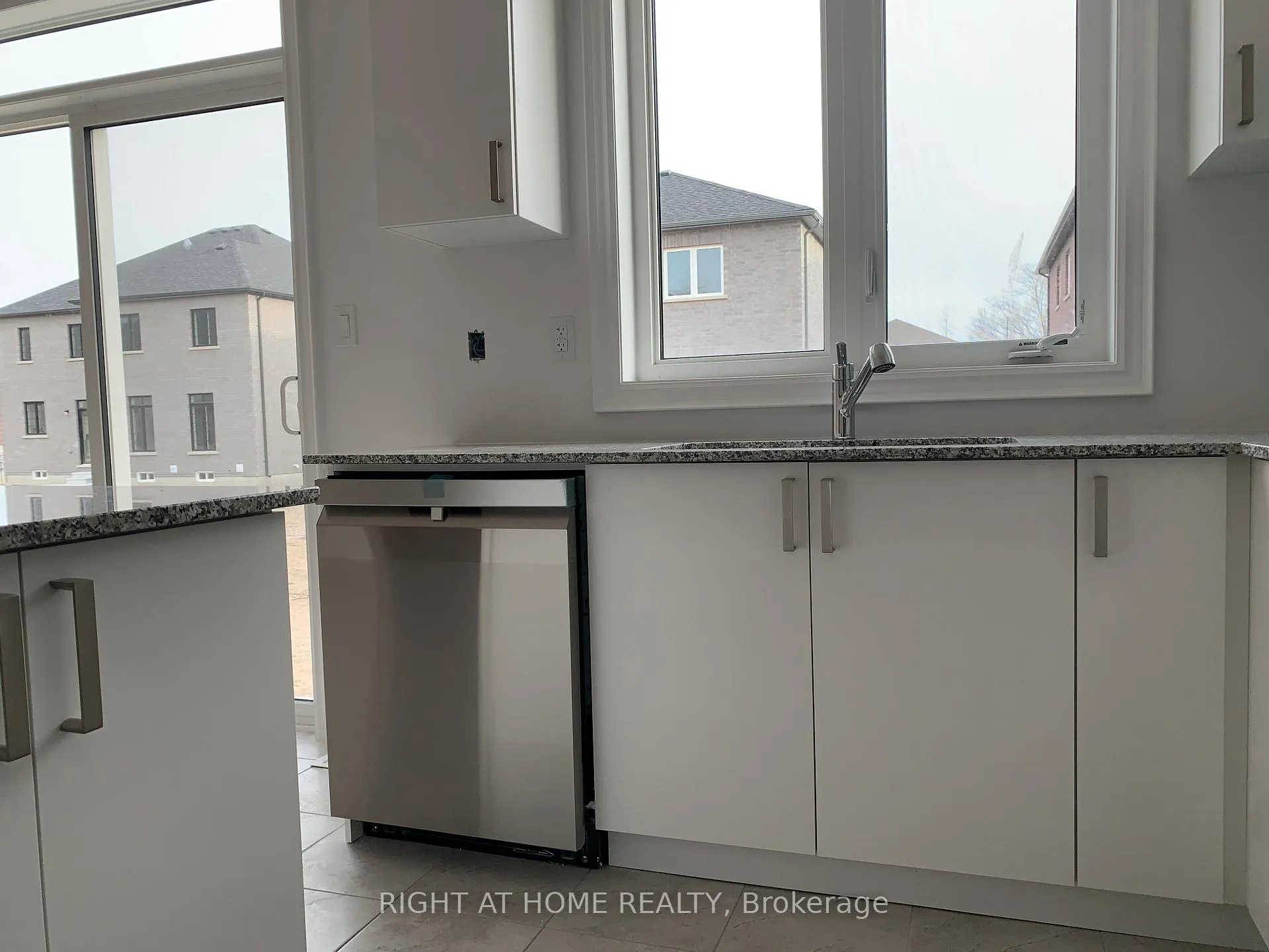 Photo 7 of 23 Amber Drive, Wasaga Beach — HOMEH
