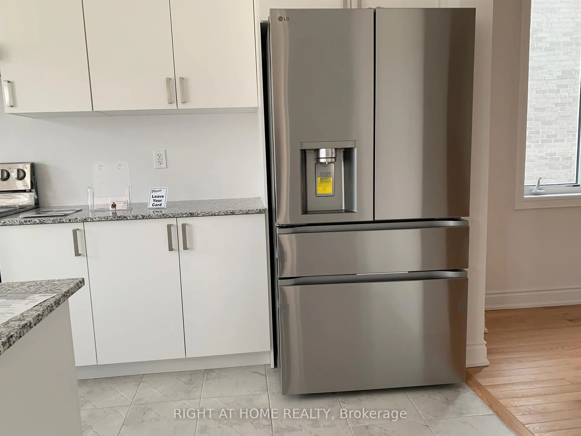 Photo 8 of 23 Amber Drive, Wasaga Beach — HOMEH