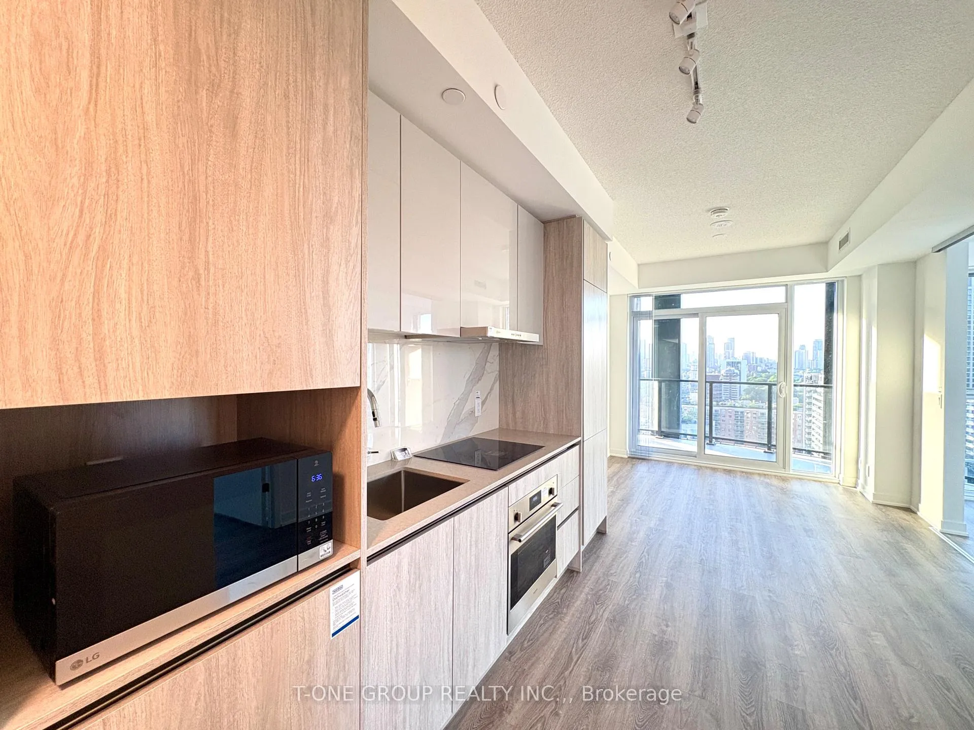Photo 10 of Unit 2603, 180 Front Street E, Toronto, Moss Park — HOMEH