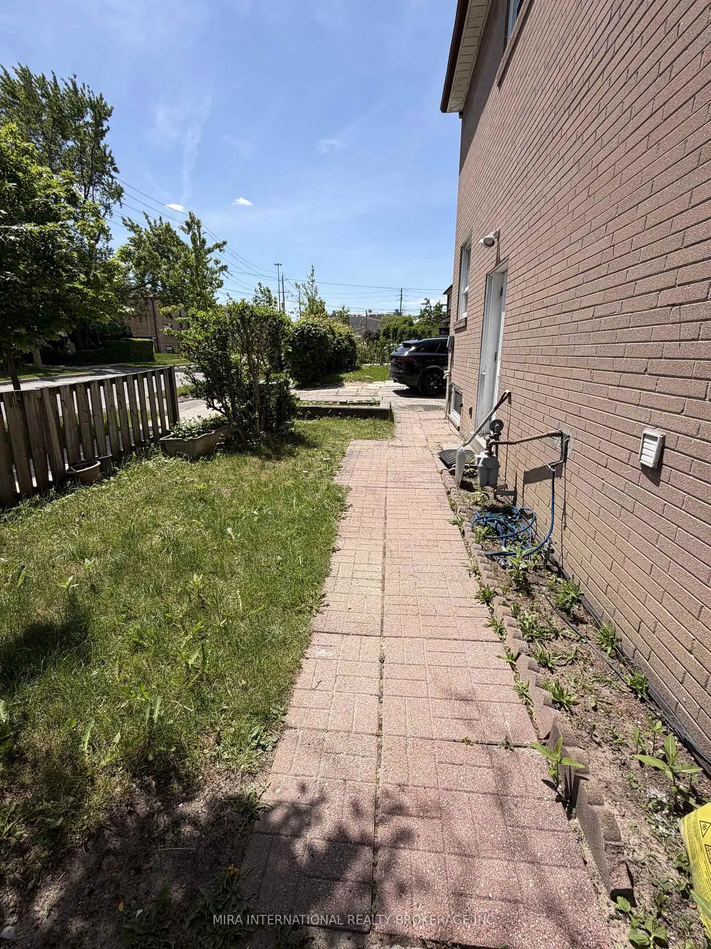 Photo 14 of 2 Burrard Road, Etobicoke, Elms-Old Rexdale — HOMEH