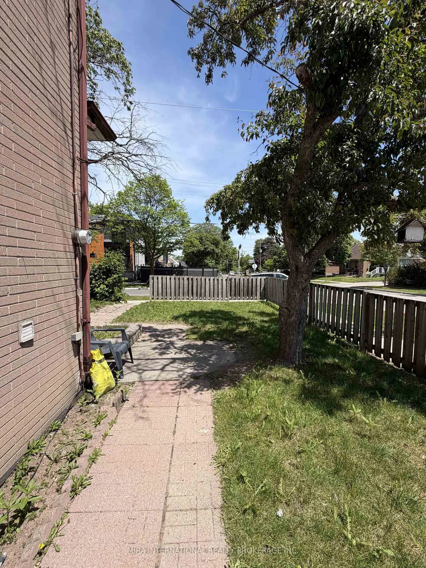 Photo 15 of 2 Burrard Road, Etobicoke, Elms-Old Rexdale — HOMEH