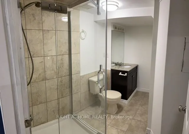 Photo 4 of 3631 Molly Avenue, Mississauga, Mississauga Valleys — HOMEH