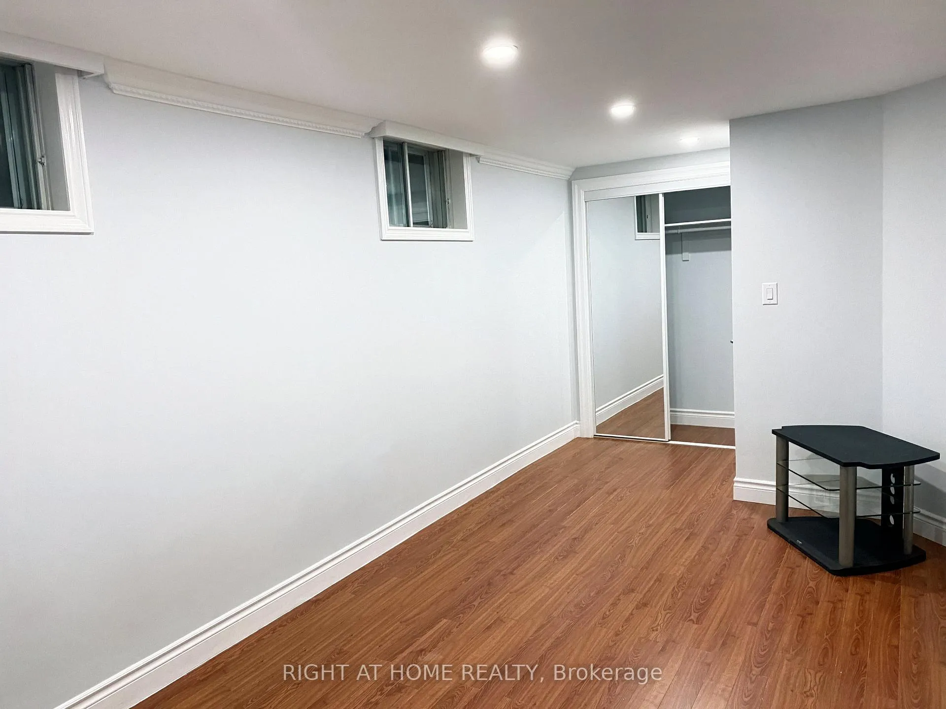 Photo 8 of 3631 Molly Avenue, Mississauga, Mississauga Valleys — HOMEH
