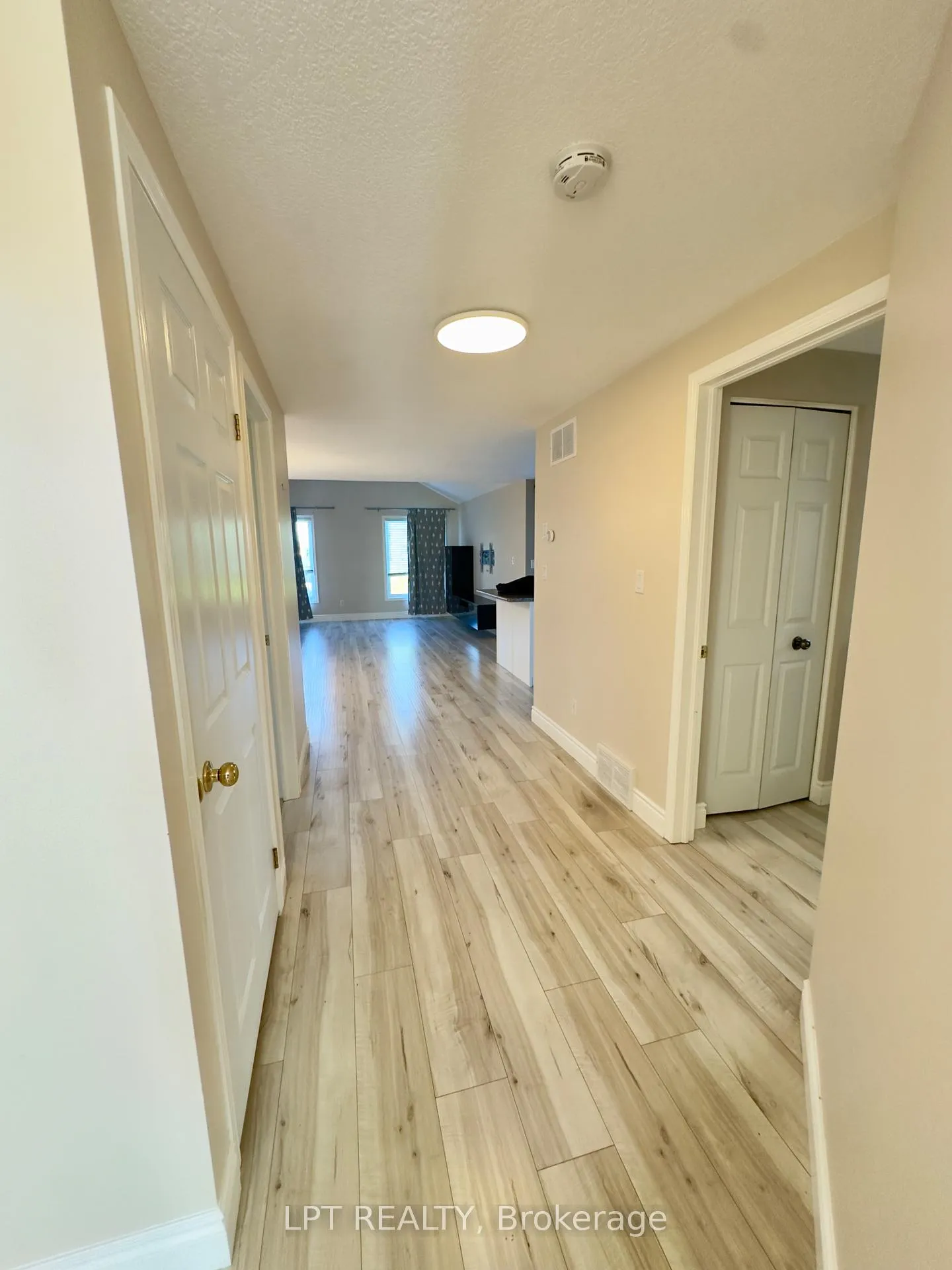 Photo 4 of 908 Copper Leaf Crescent, Kitchener — HOMEH
