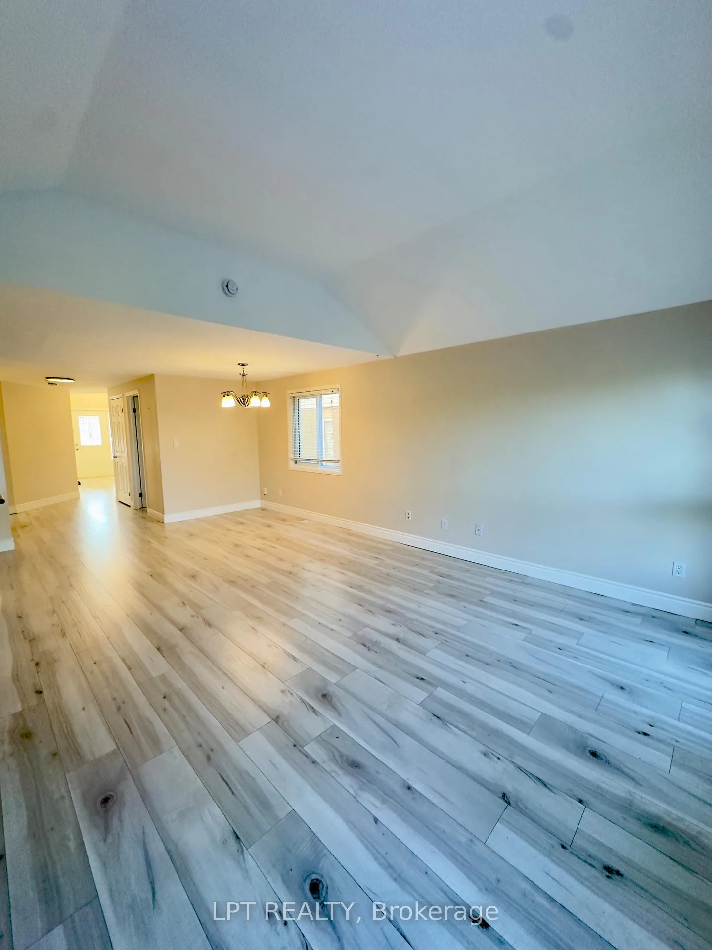 Photo 9 of 908 Copper Leaf Crescent, Kitchener — HOMEH