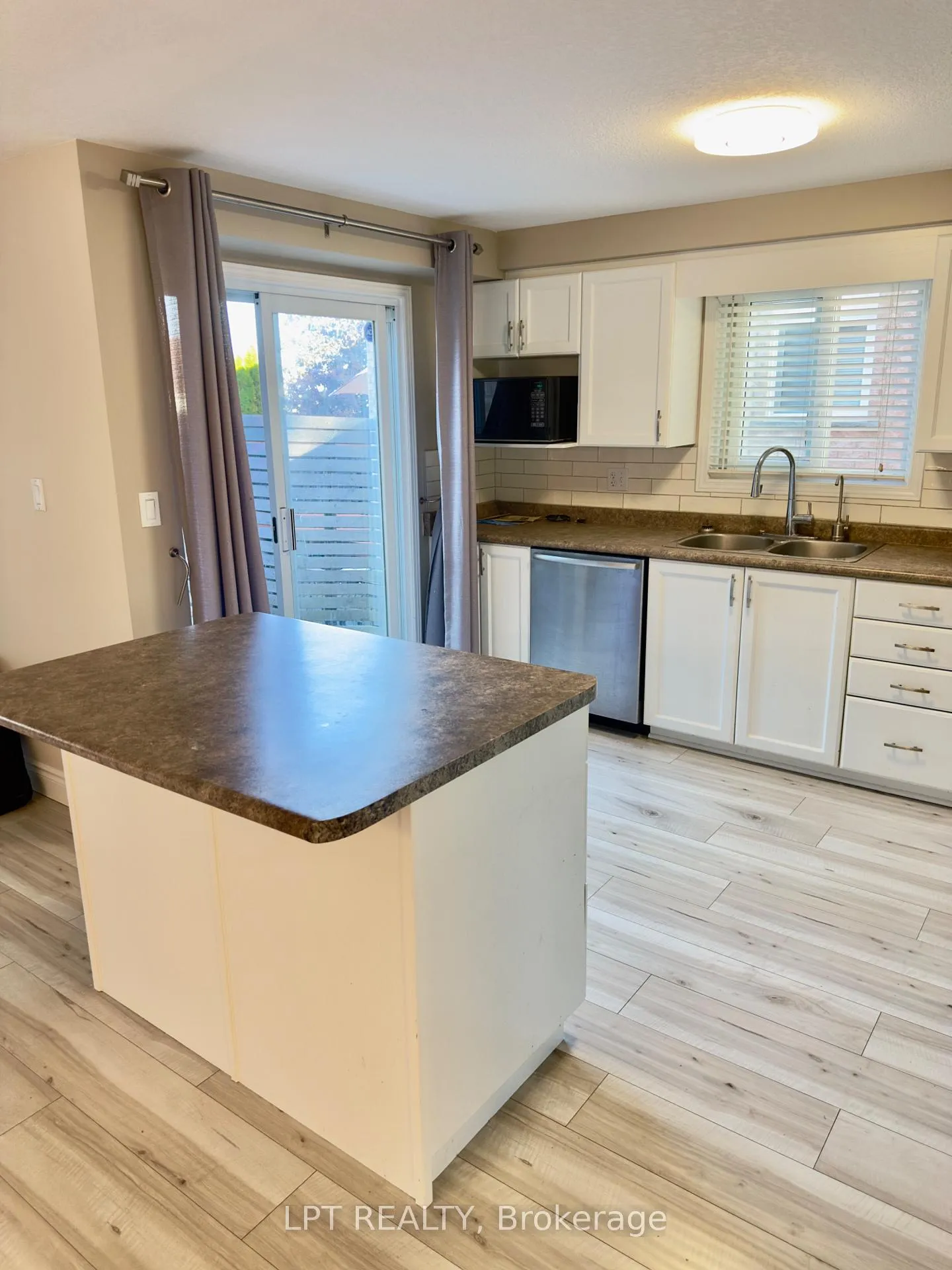 Photo 12 of 908 Copper Leaf Crescent, Kitchener — HOMEH