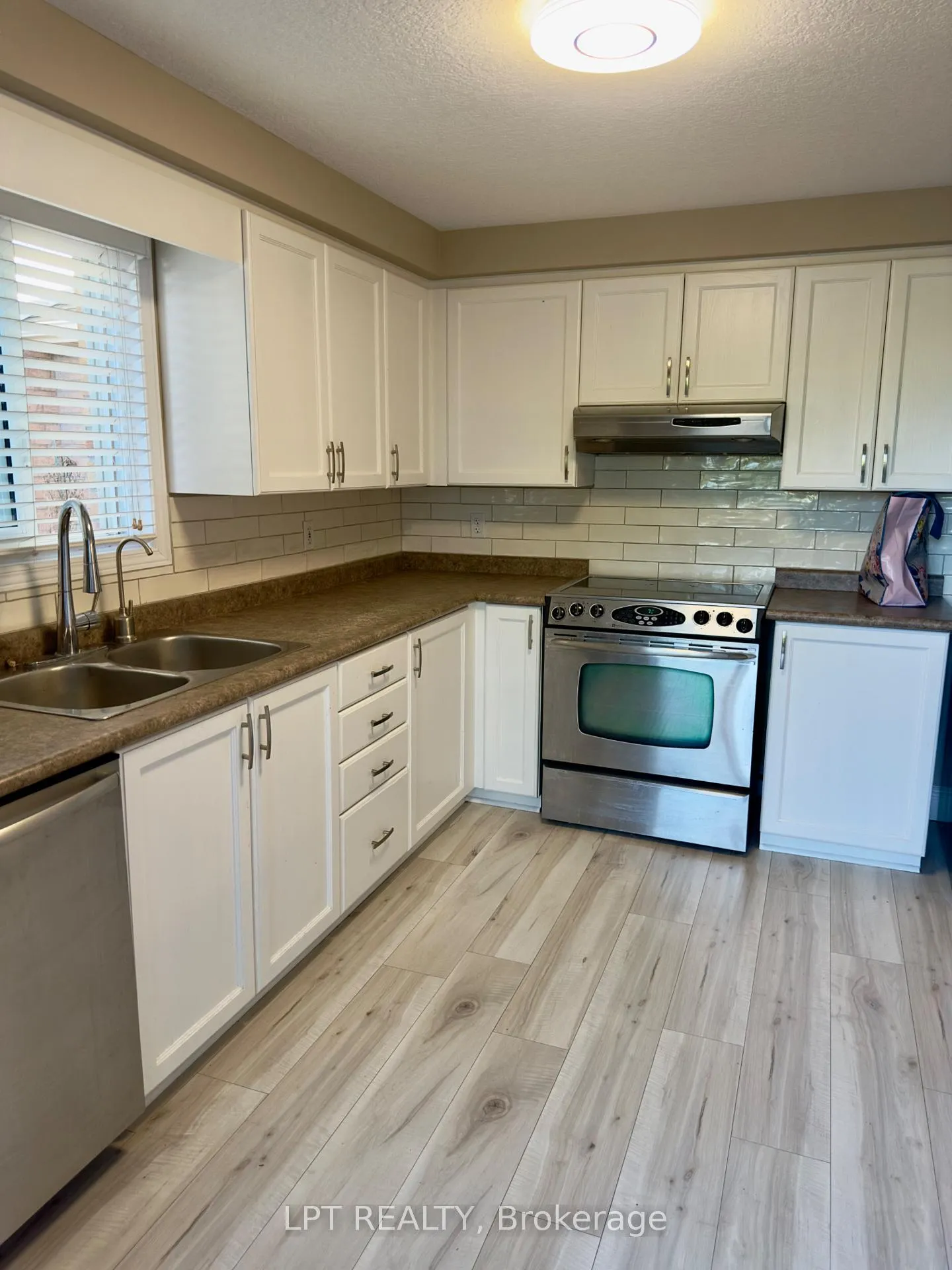 Photo 13 of 908 Copper Leaf Crescent, Kitchener — HOMEH