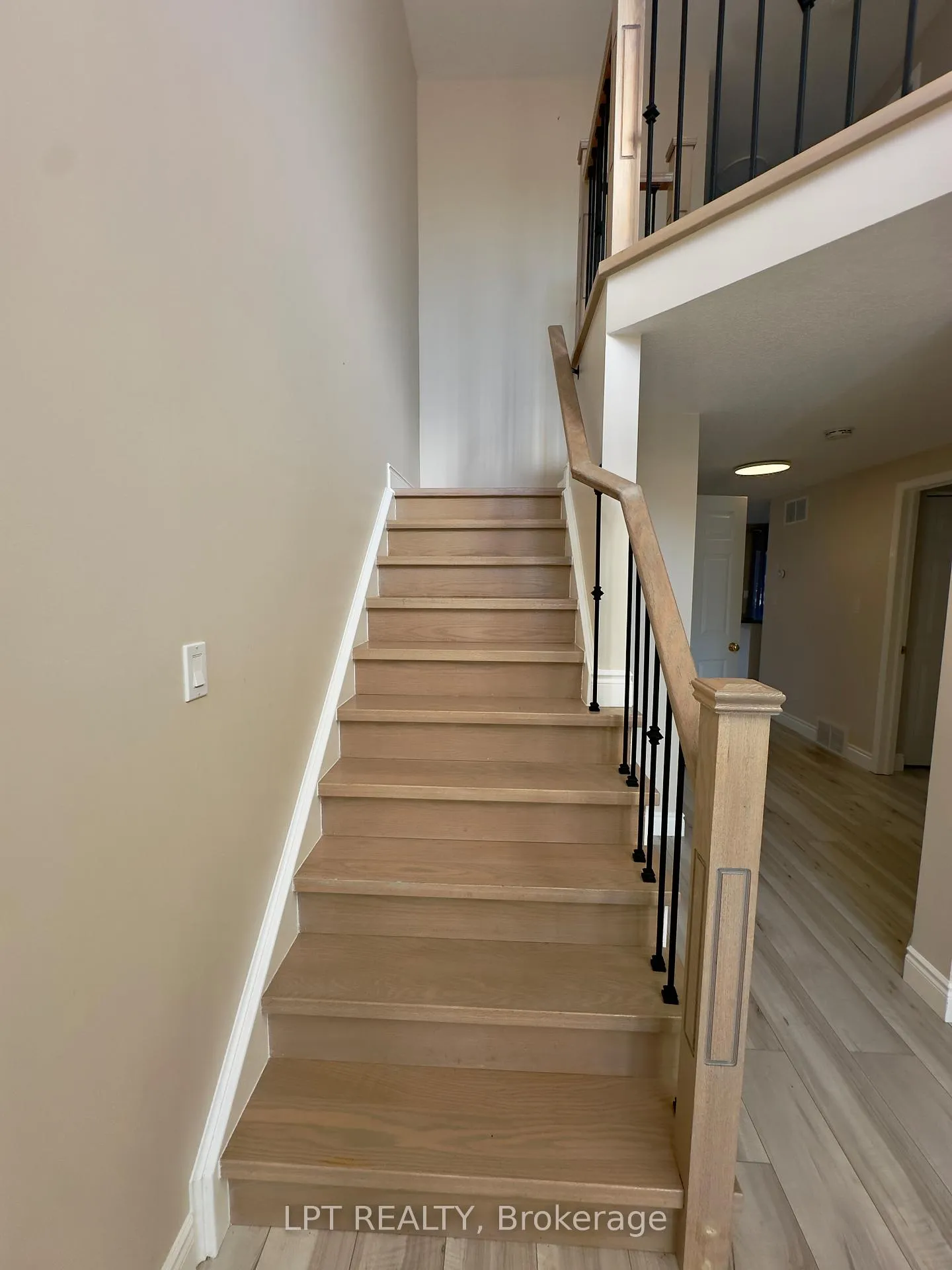 Photo 17 of 908 Copper Leaf Crescent, Kitchener — HOMEH