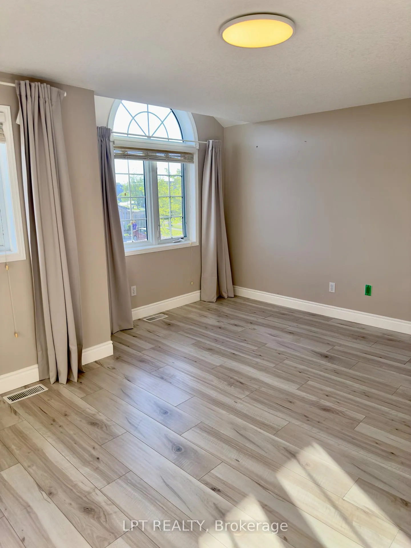 Photo 21 of 908 Copper Leaf Crescent, Kitchener — HOMEH