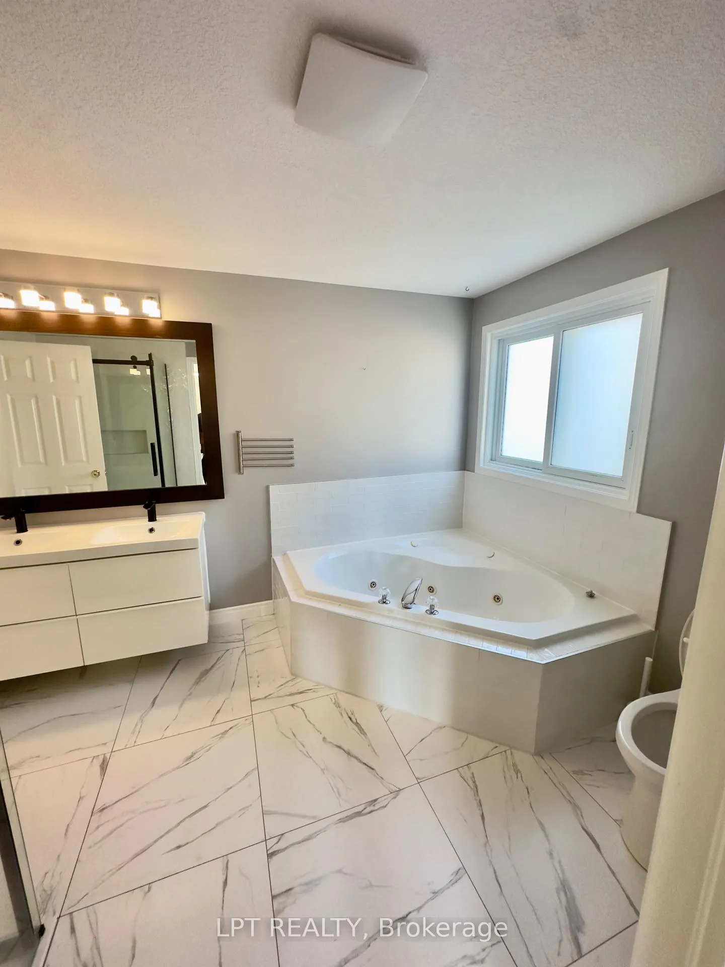 Photo 22 of 908 Copper Leaf Crescent, Kitchener — HOMEH