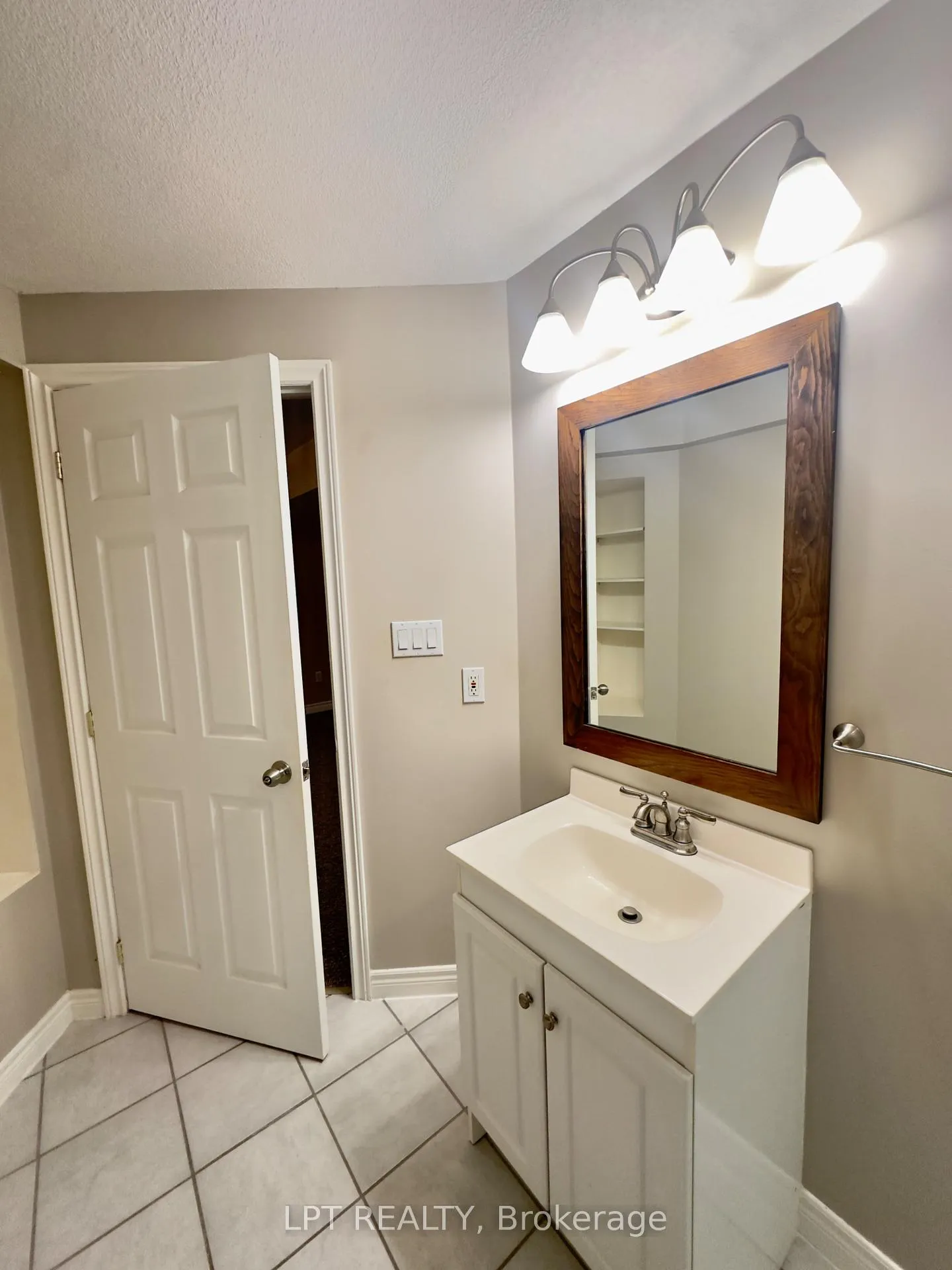 Photo 38 of 908 Copper Leaf Crescent, Kitchener — HOMEH