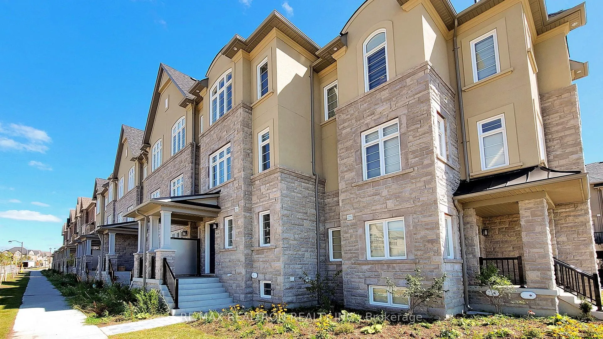 Photo 1 of 69 New Yorkton Avenue, Markham, Angus Glen — HOMEH