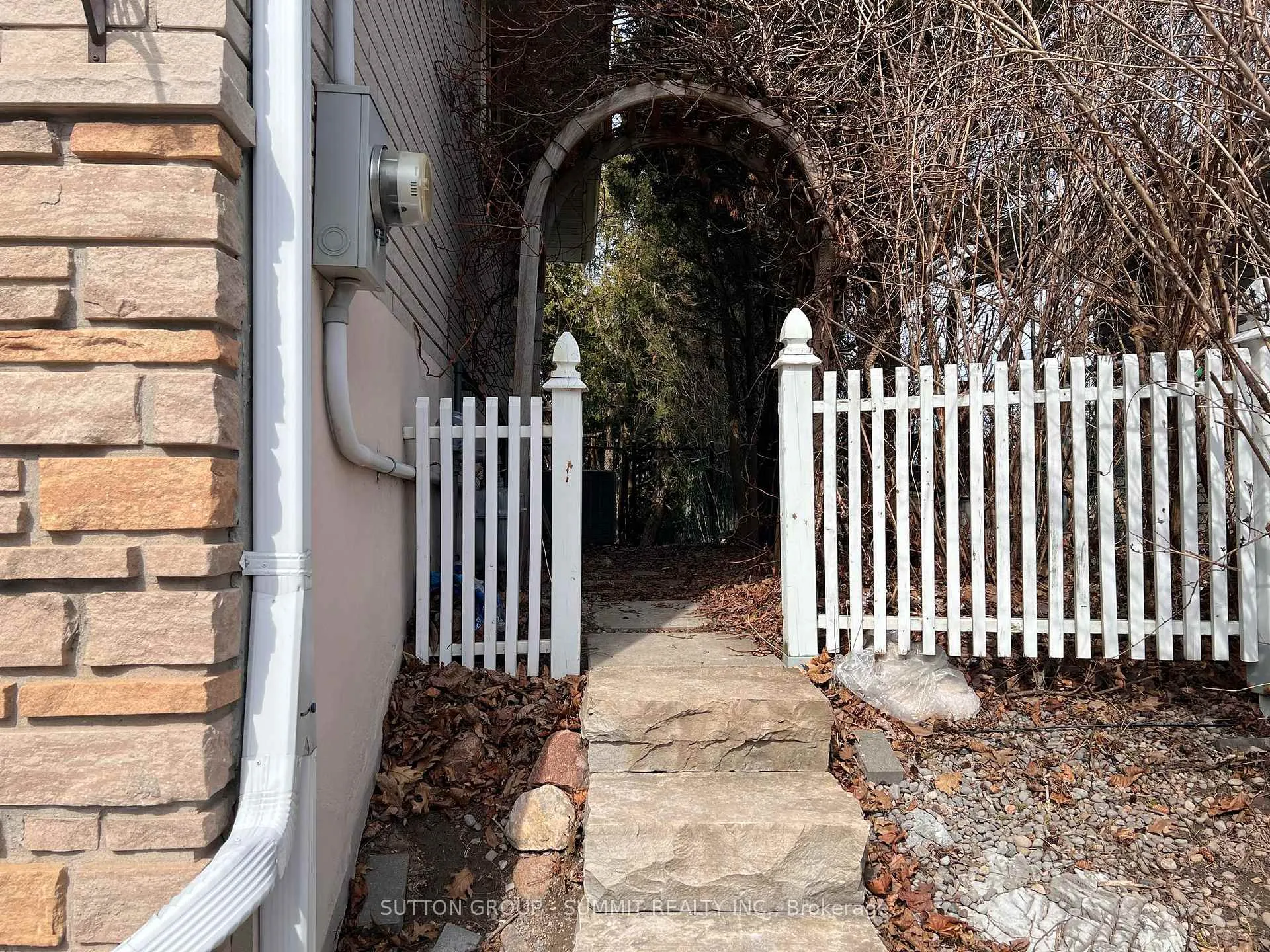 Photo 4 of 577 Oshawa Boulevard N, Oshawa, O'Neill — HOMEH