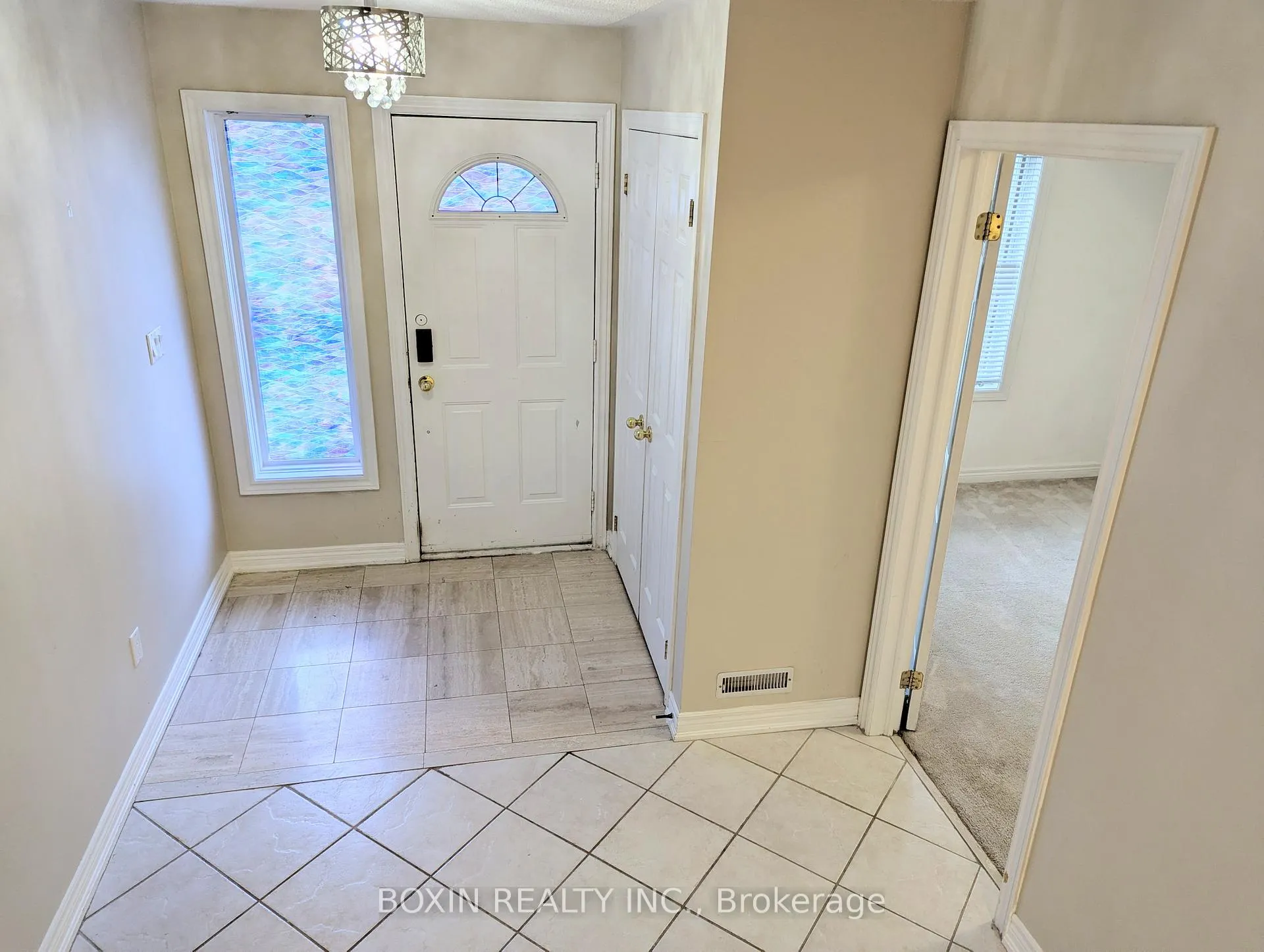 Photo 2 of 37 Orchid Road, Markham, Commerce Valley — HOMEH