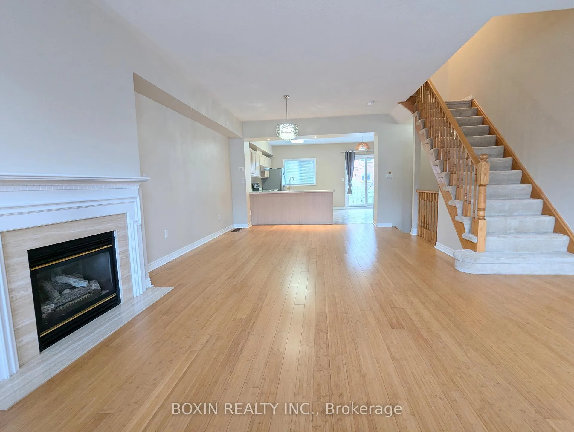 Photo 4 of 37 Orchid Road, Markham, Commerce Valley — HOMEH