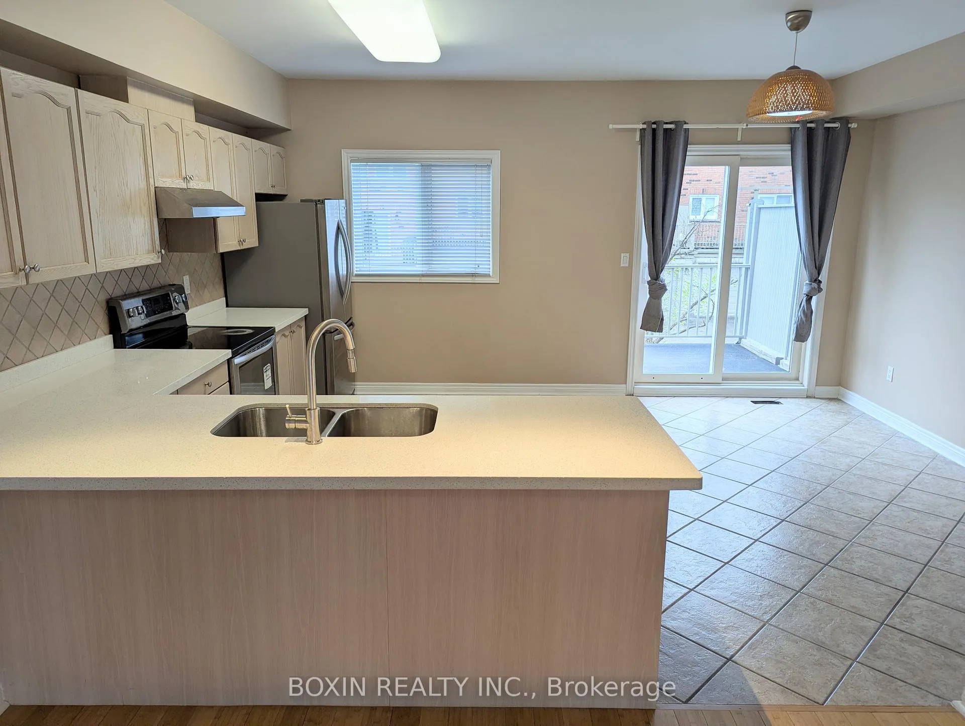 Photo 5 of 37 Orchid Road, Markham, Commerce Valley — HOMEH