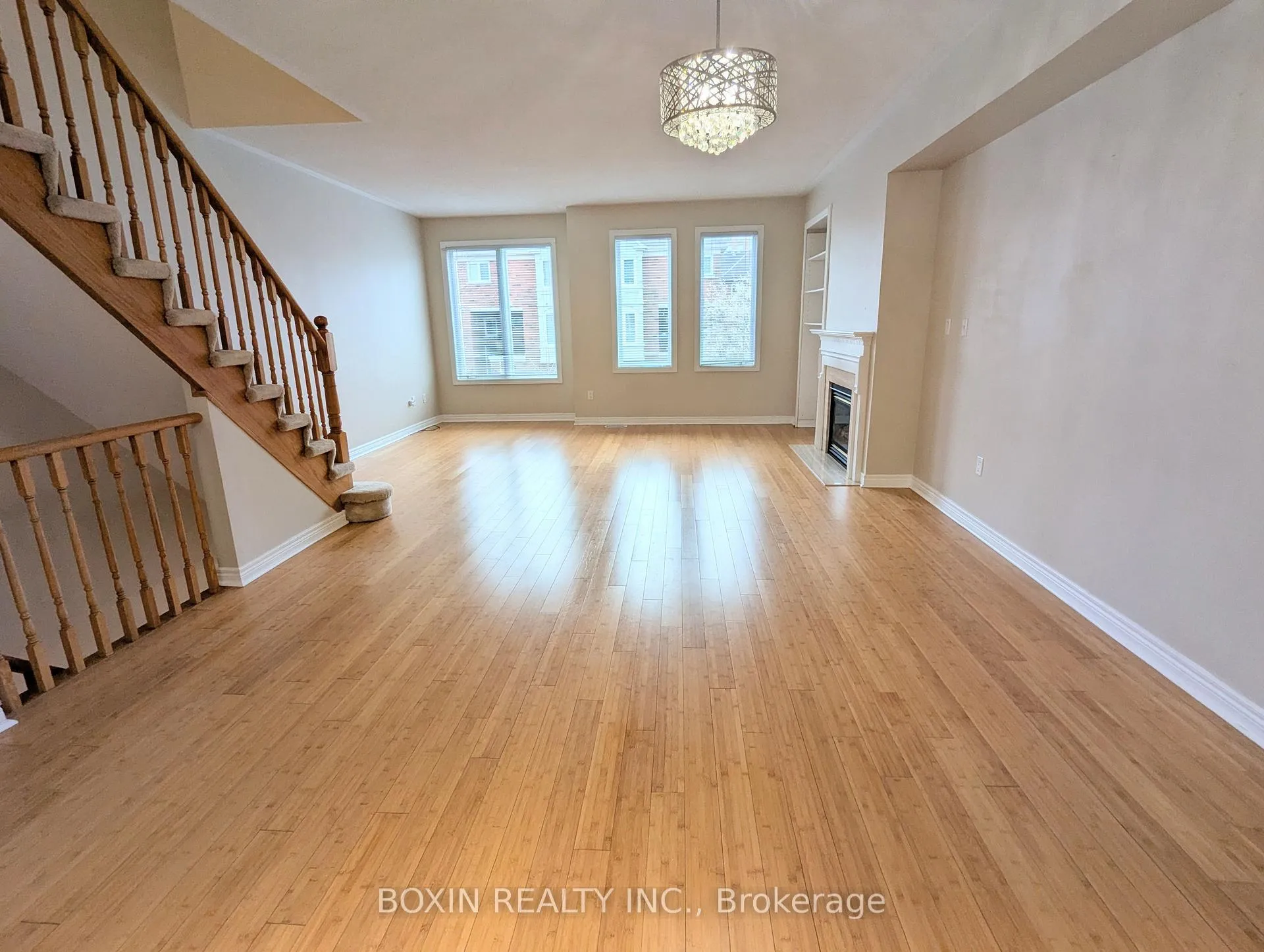 Photo 10 of 37 Orchid Road, Markham, Commerce Valley — HOMEH