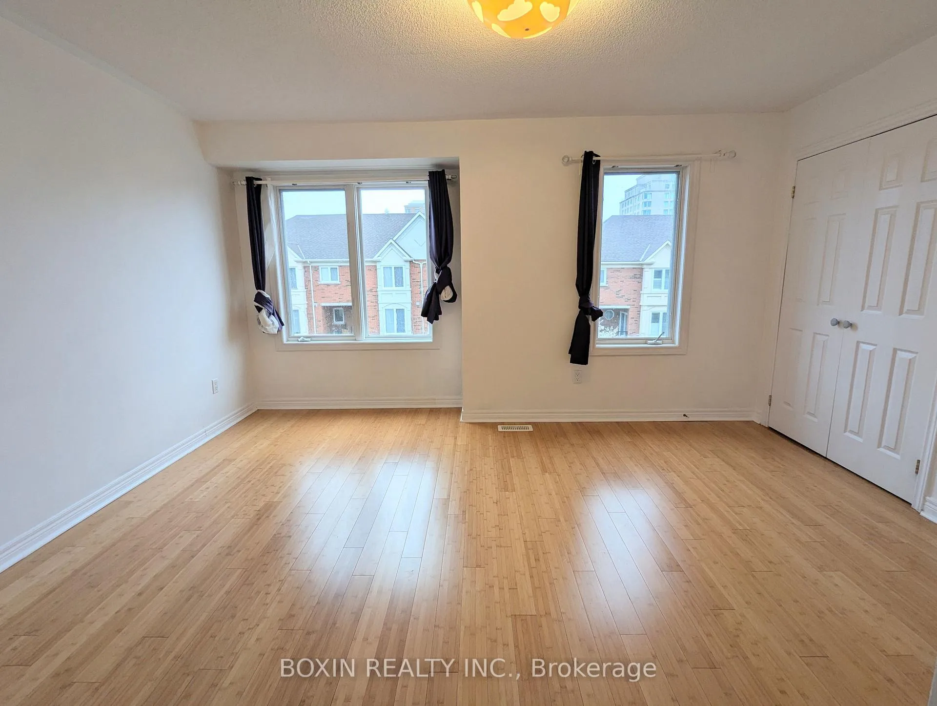 Photo 12 of 37 Orchid Road, Markham, Commerce Valley — HOMEH