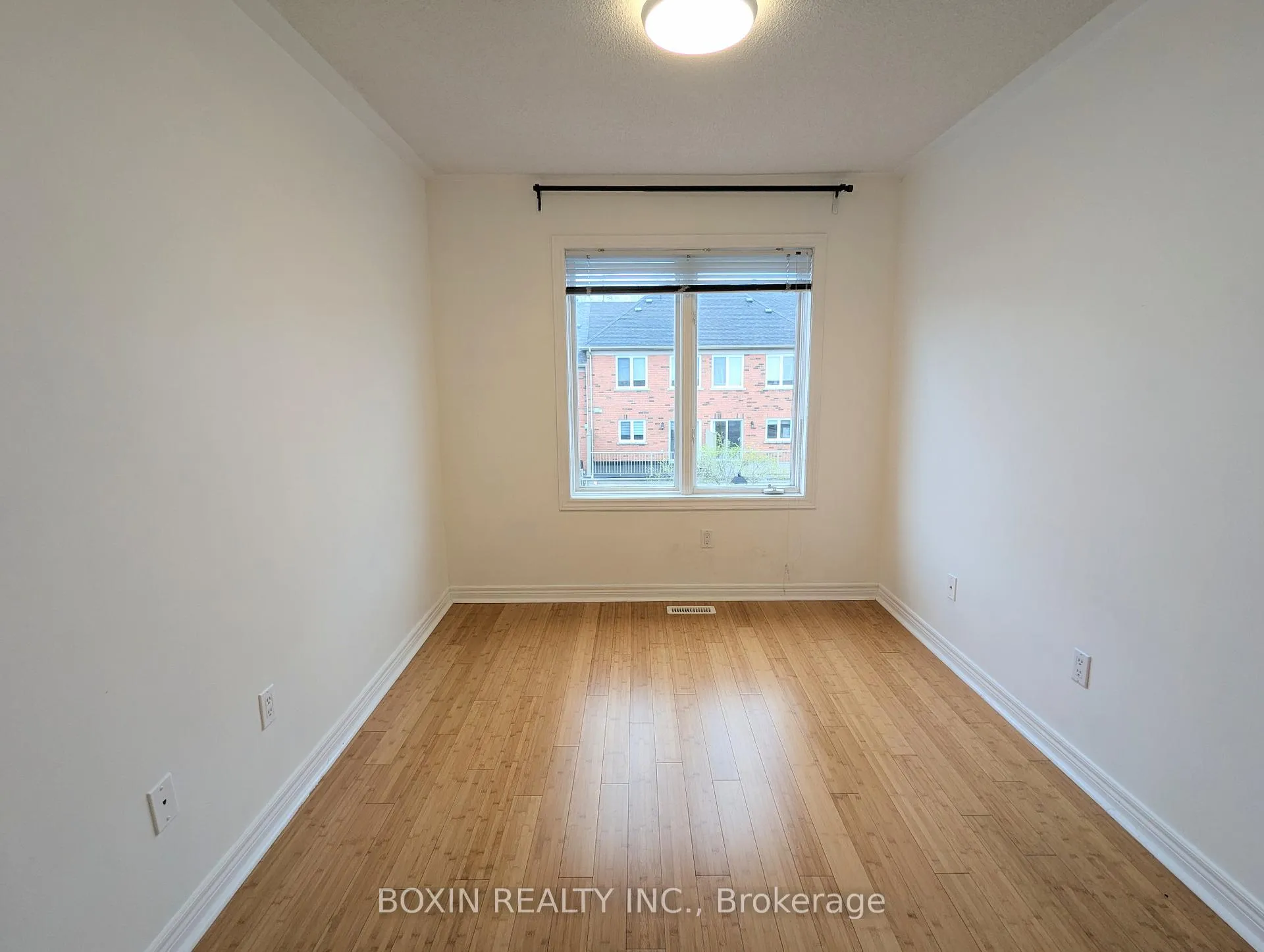 Photo 13 of 37 Orchid Road, Markham, Commerce Valley — HOMEH
