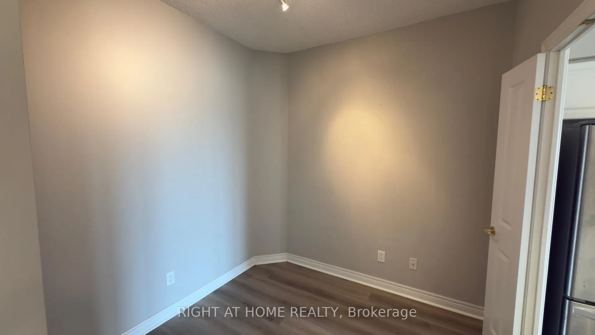 Photo 8 of Unit 703, 40 Old Mill Road, Oakville, Old Oakville — HOMEH