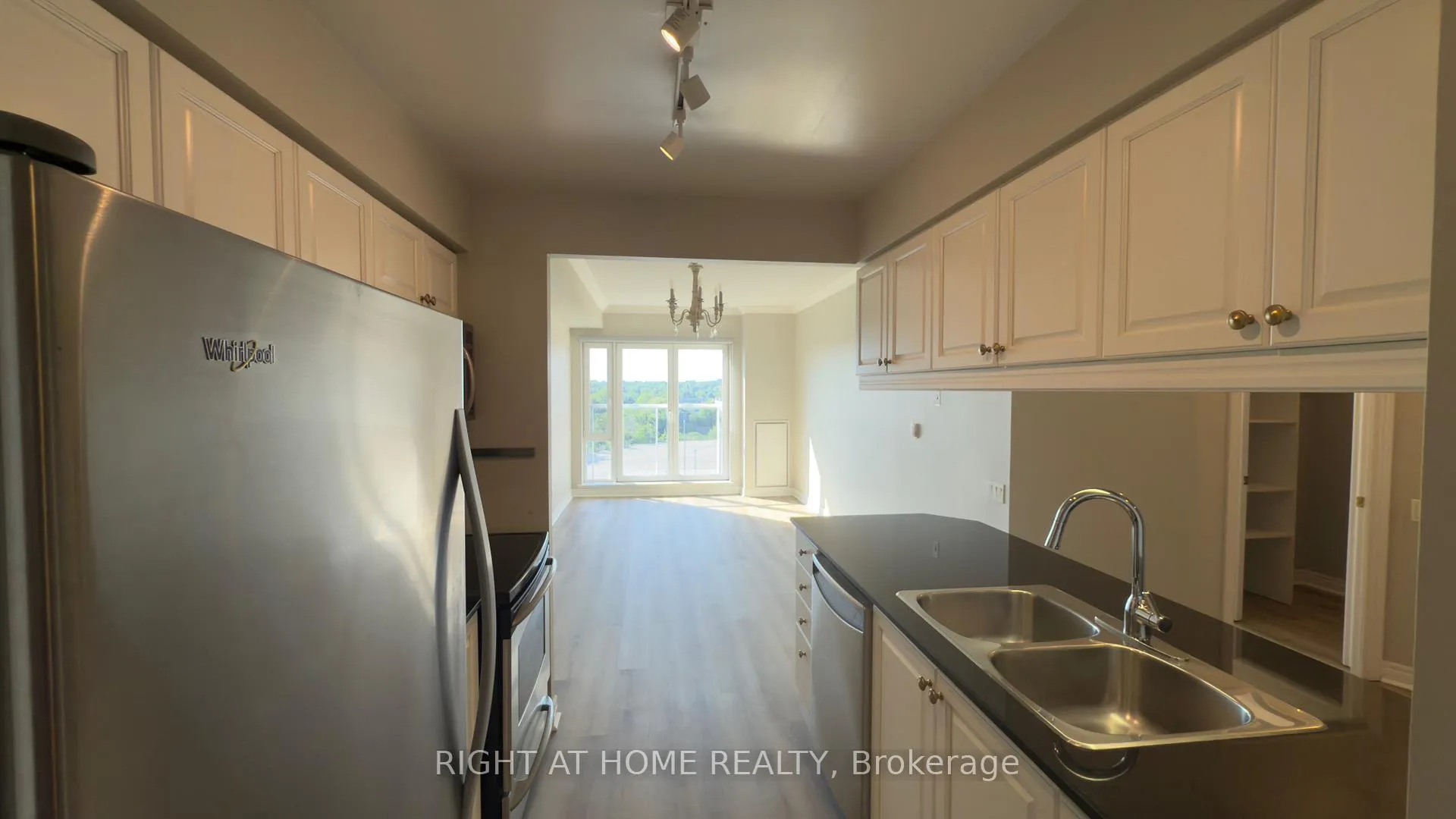 Photo 9 of Unit 703, 40 Old Mill Road, Oakville, Old Oakville — HOMEH