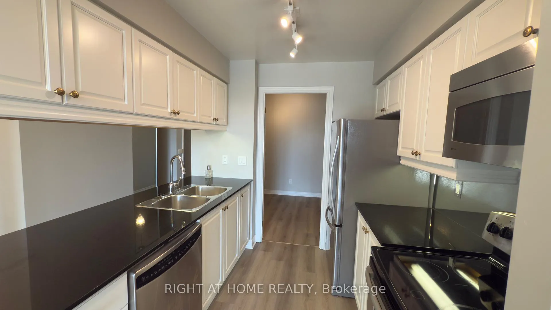 Photo 12 of Unit 703, 40 Old Mill Road, Oakville, Old Oakville — HOMEH