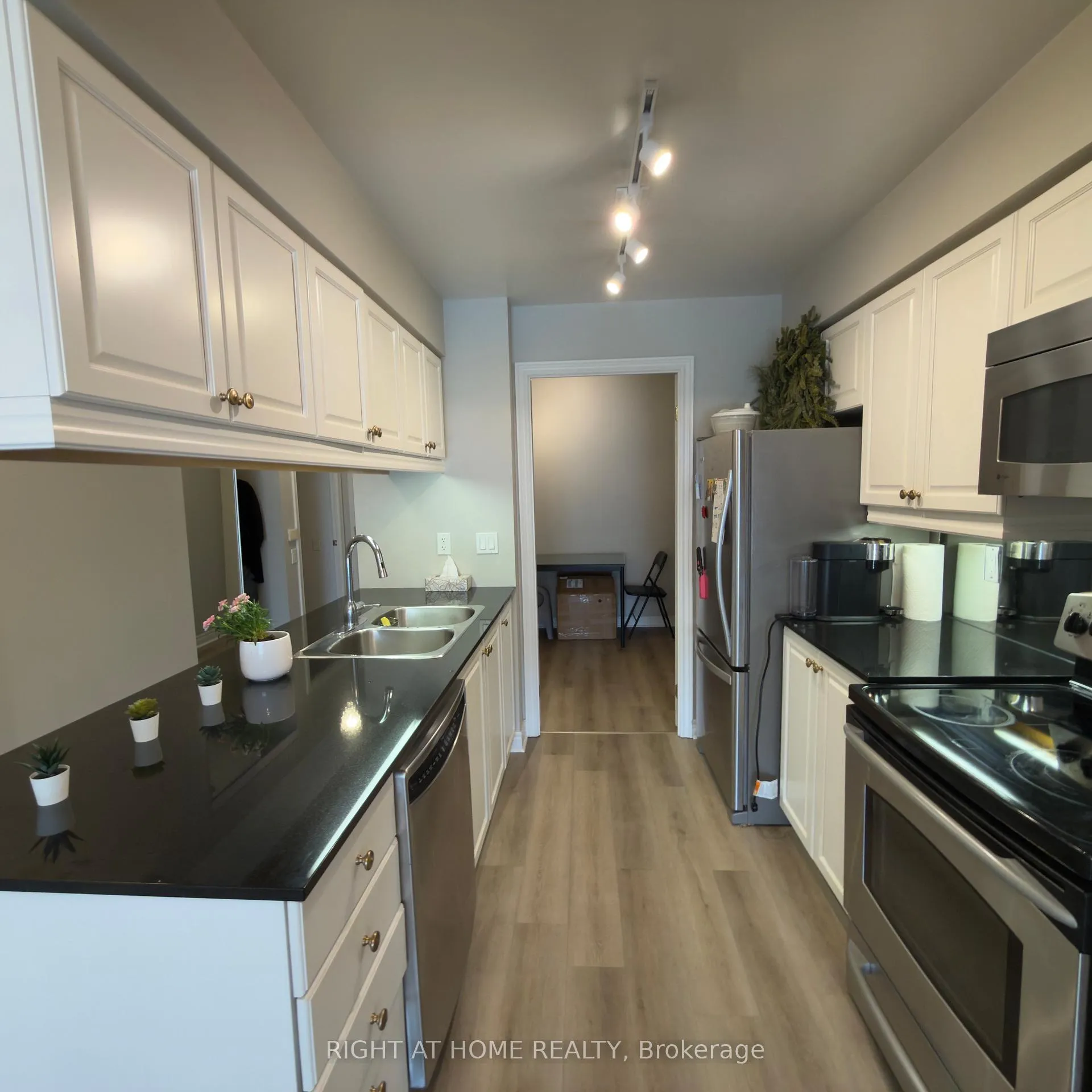 Photo 16 of Unit 703, 40 Old Mill Road, Oakville, Old Oakville — HOMEH