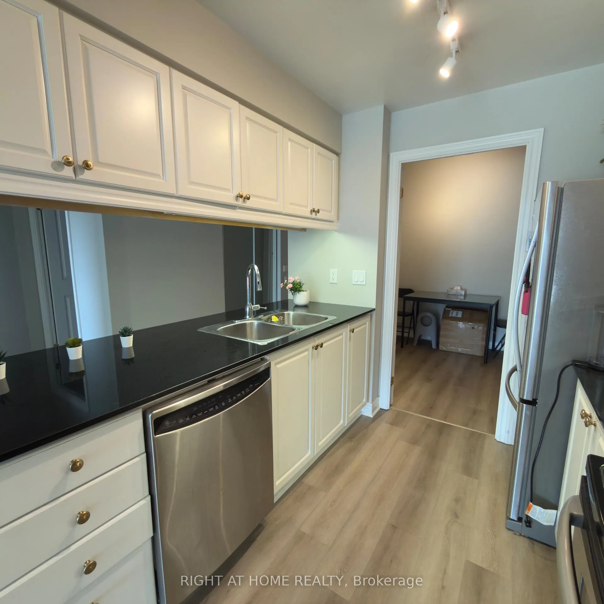 Photo 25 of Unit 703, 40 Old Mill Road, Oakville, Old Oakville — HOMEH