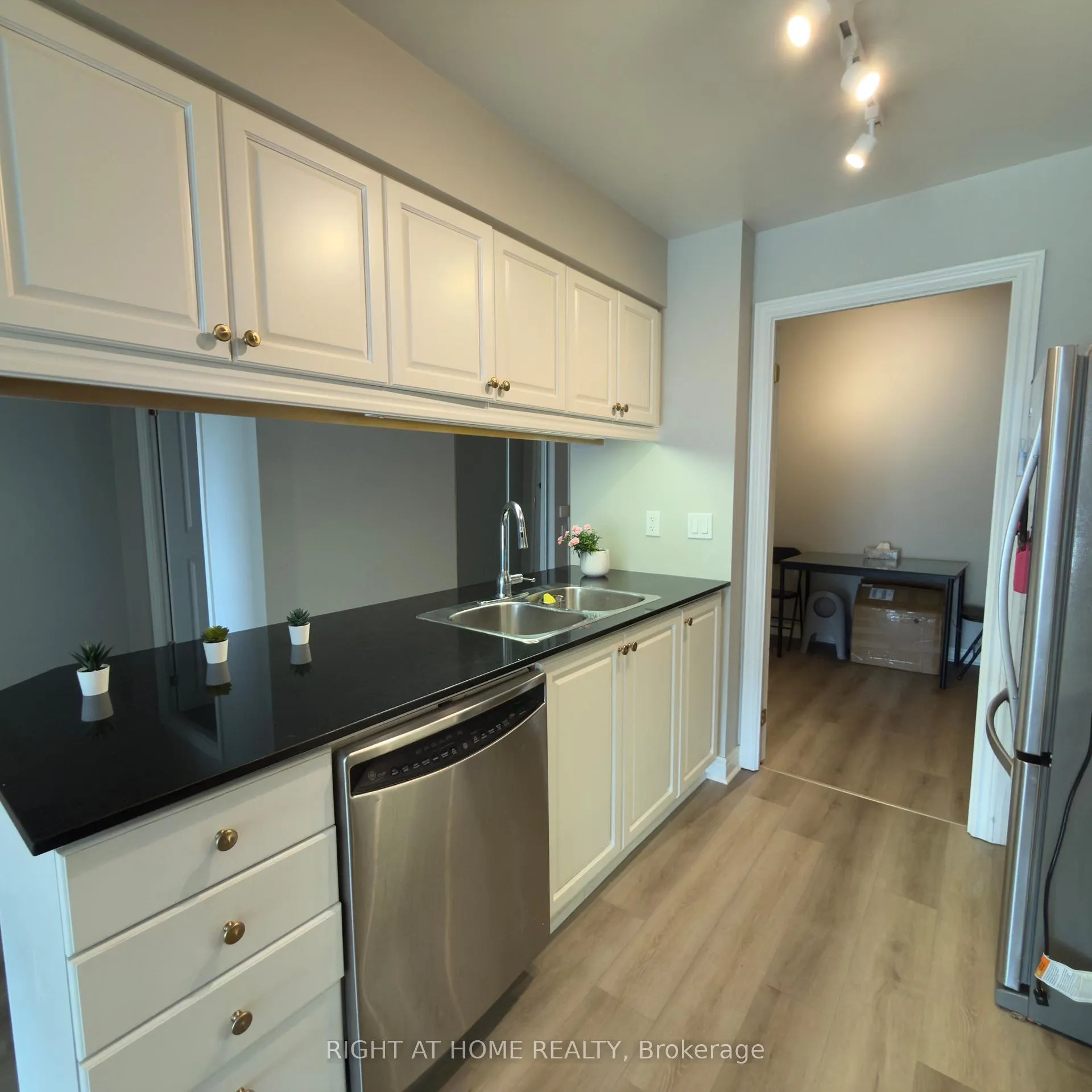 Photo 26 of Unit 703, 40 Old Mill Road, Oakville, Old Oakville — HOMEH