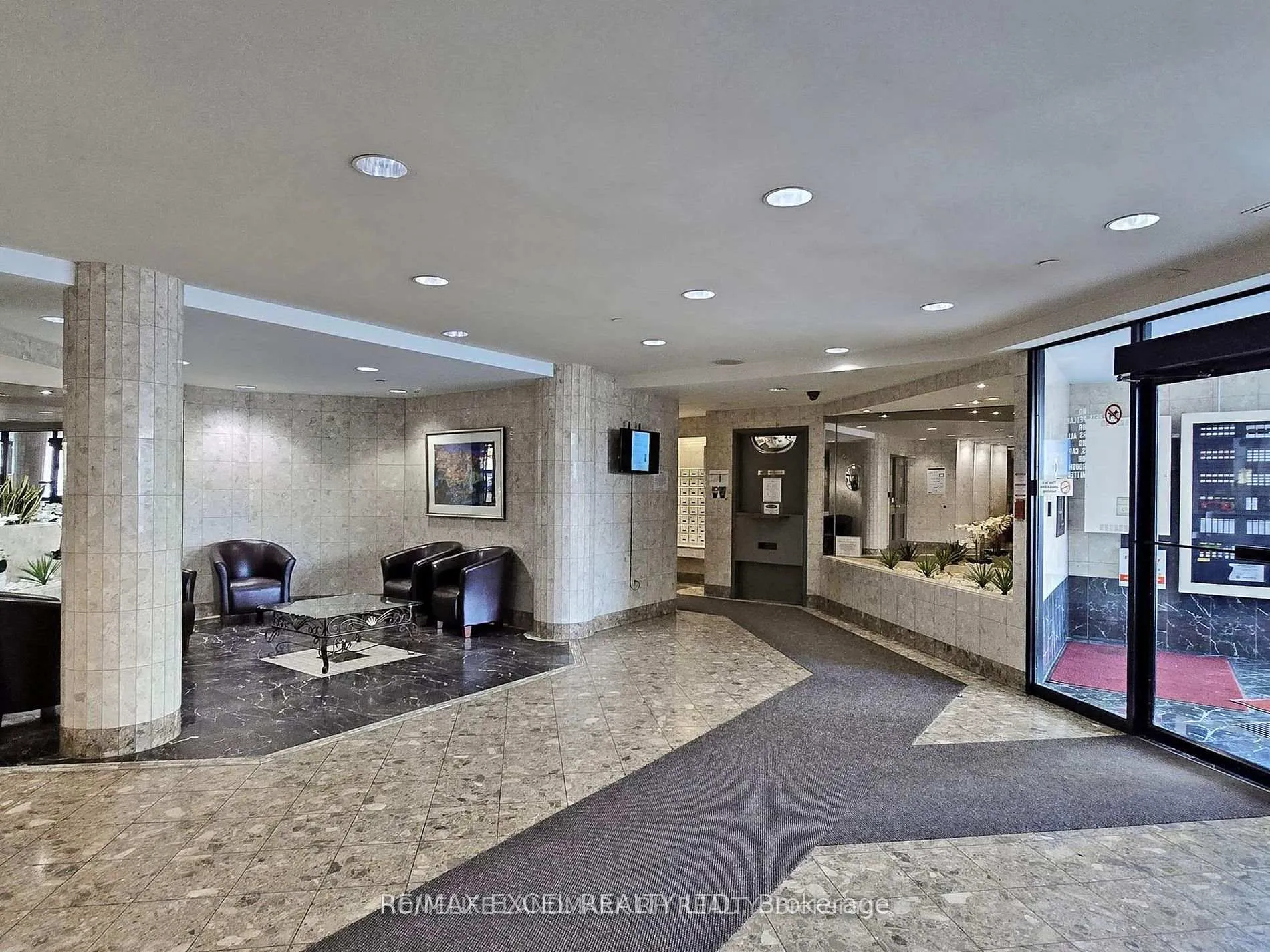 Photo 3 of Unit 902, 350 Alton Towers Circle, Scarborough, Milliken — HOMEH