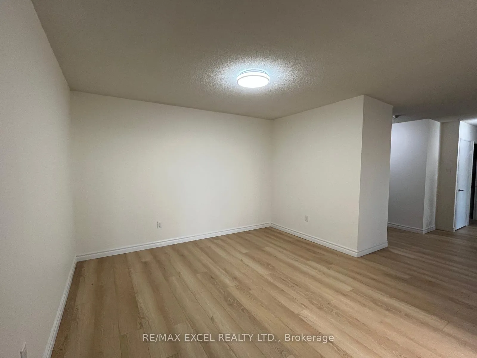 Photo 6 of Unit 902, 350 Alton Towers Circle, Scarborough, Milliken — HOMEH