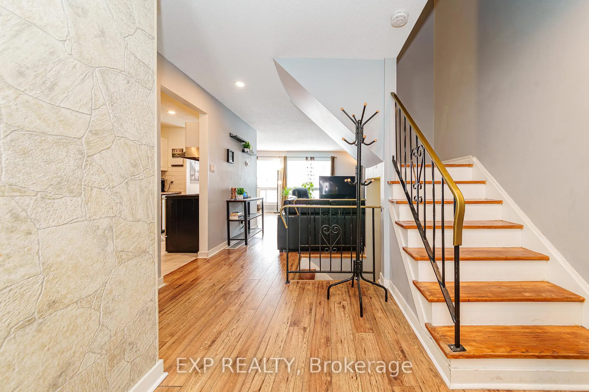 Photo 6 of Unit 81, 224 Romulus Private, Ottawa, Carson Meadows — HOMEH
