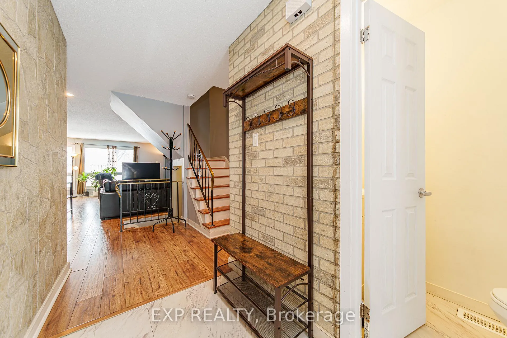 Photo 8 of Unit 81, 224 Romulus Private, Ottawa, Carson Meadows — HOMEH
