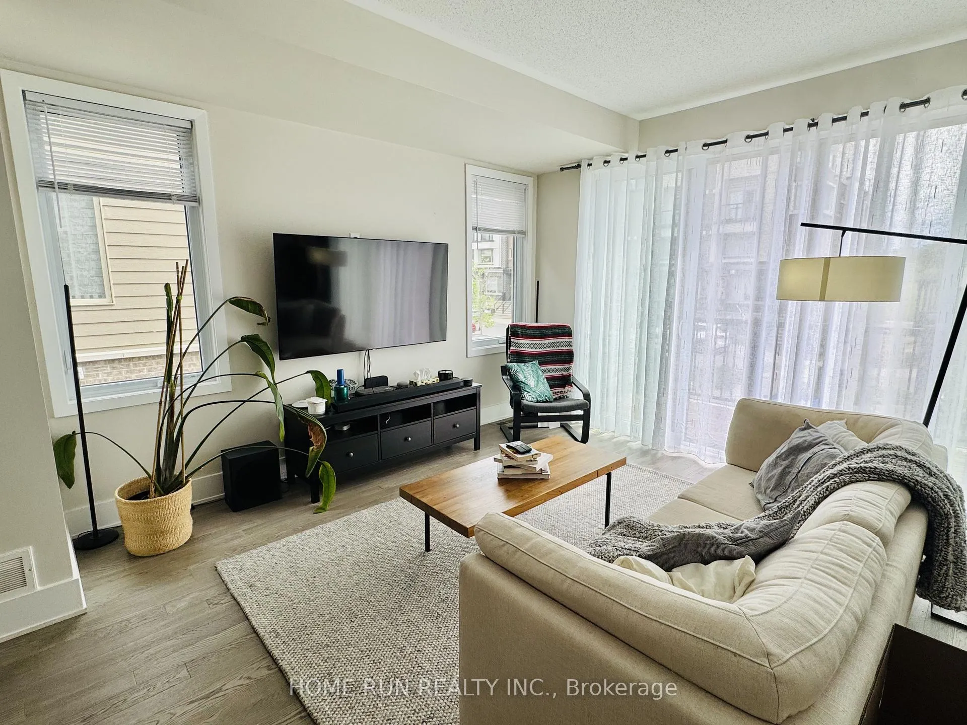 Photo 3 of 524 Ozawa Private, Ottawa, CFB Rockcliffe and Area — HOMEH