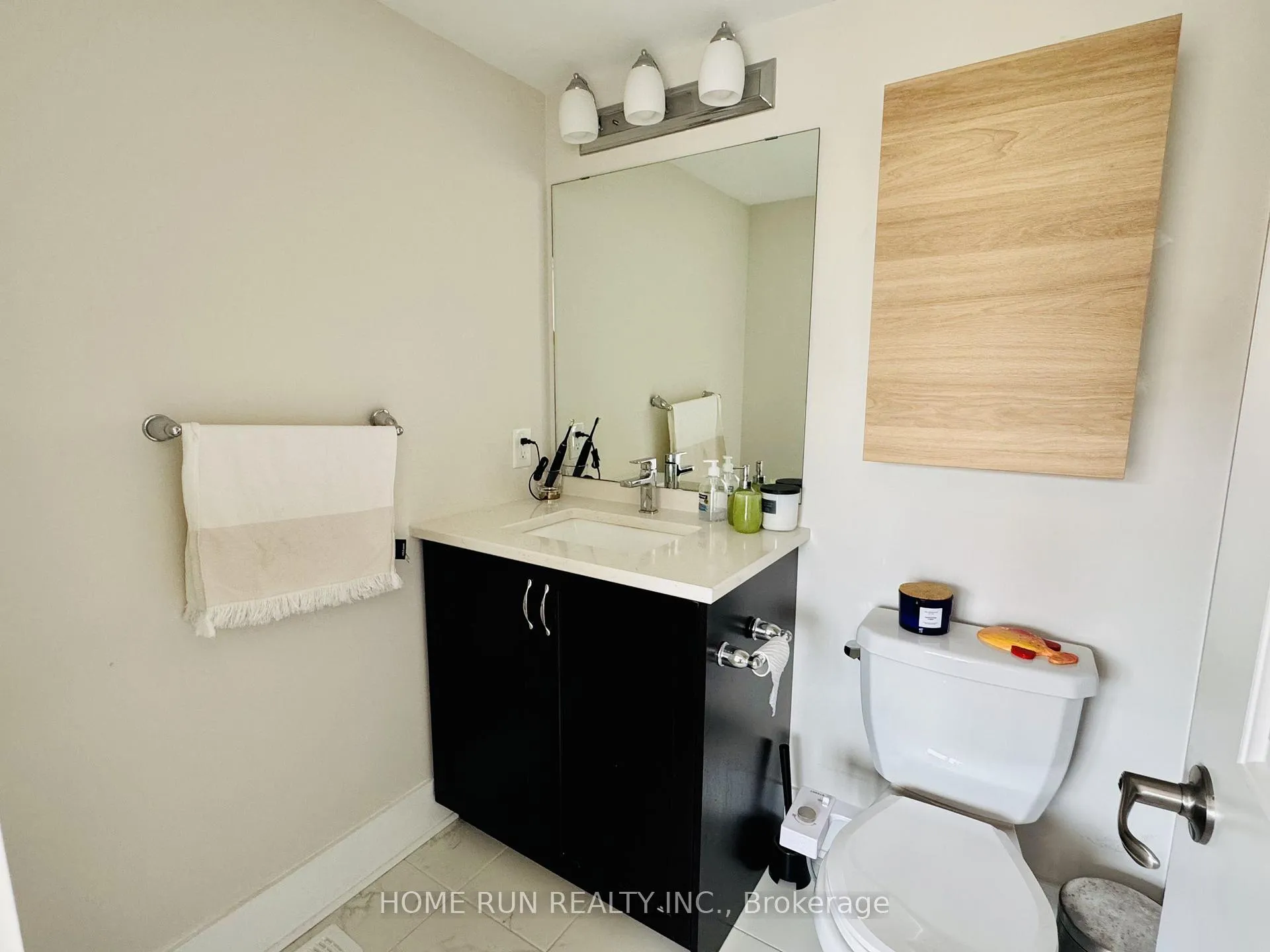 Photo 12 of 524 Ozawa Private, Ottawa, CFB Rockcliffe and Area — HOMEH