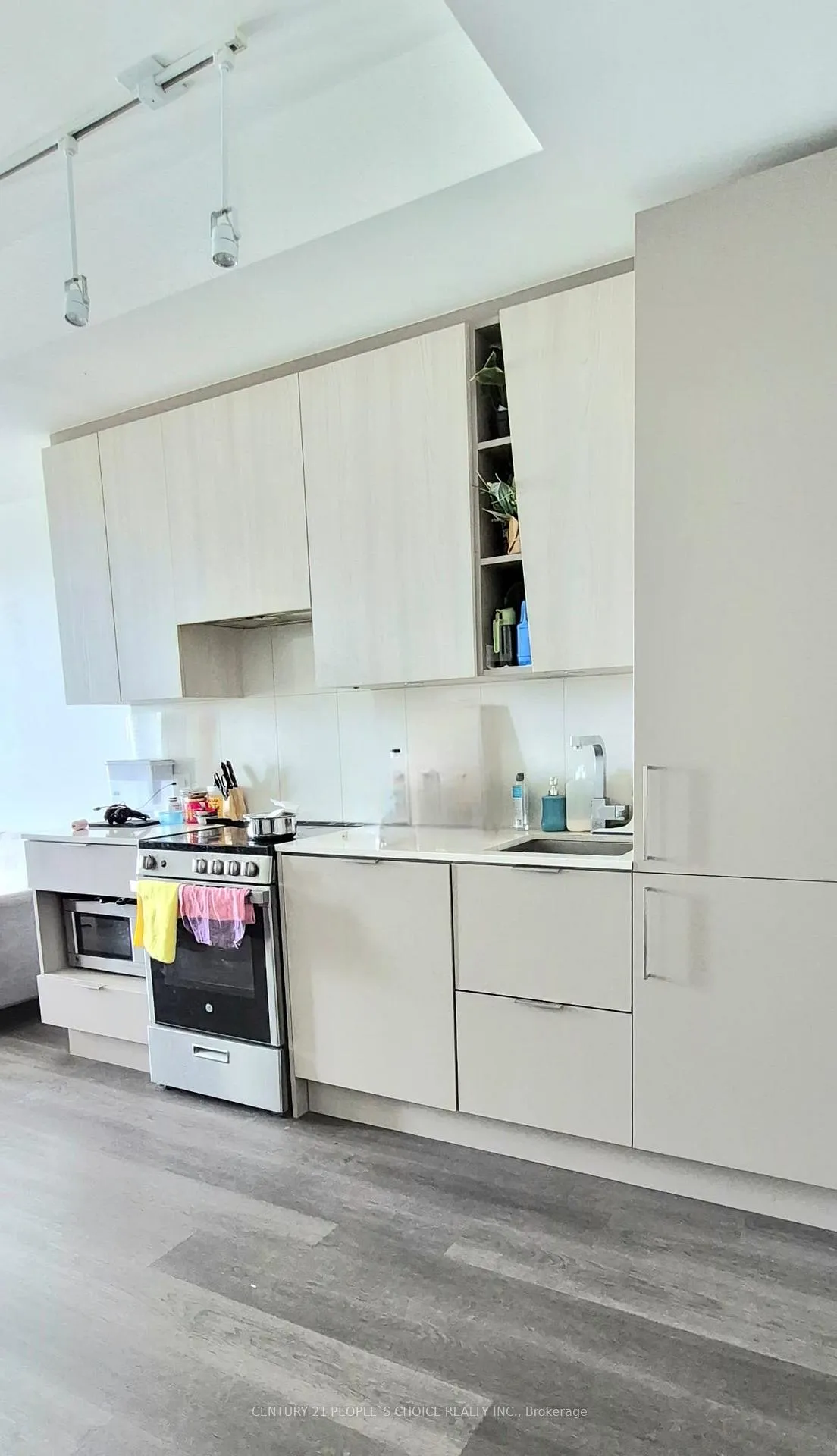 Photo 2 of Unit 208, 3900 Confederation Parkway, Mississauga, City Centre — HOMEH