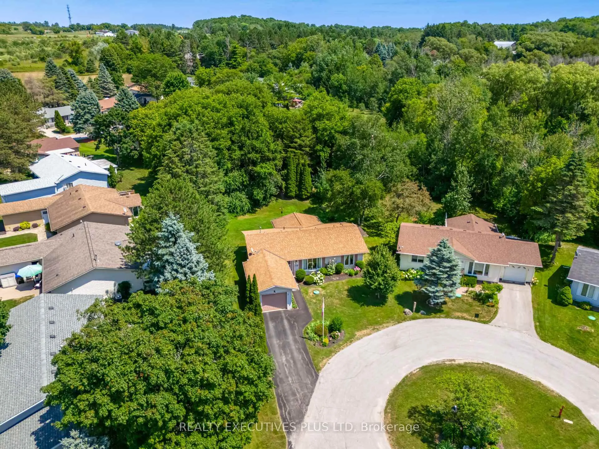 Photo 4 of 3 Pineview Court, New Tecumseth, Rural New Tecumseth — HOMEH