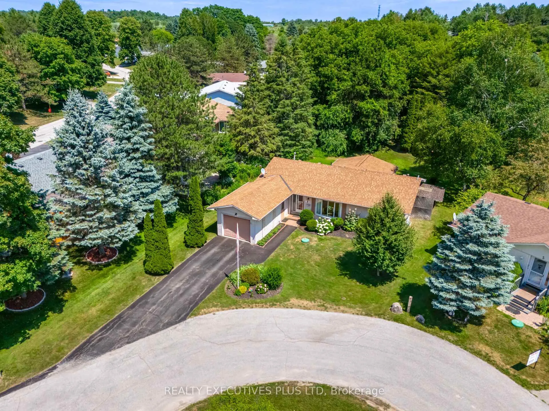 Photo 5 of 3 Pineview Court, New Tecumseth, Rural New Tecumseth — HOMEH