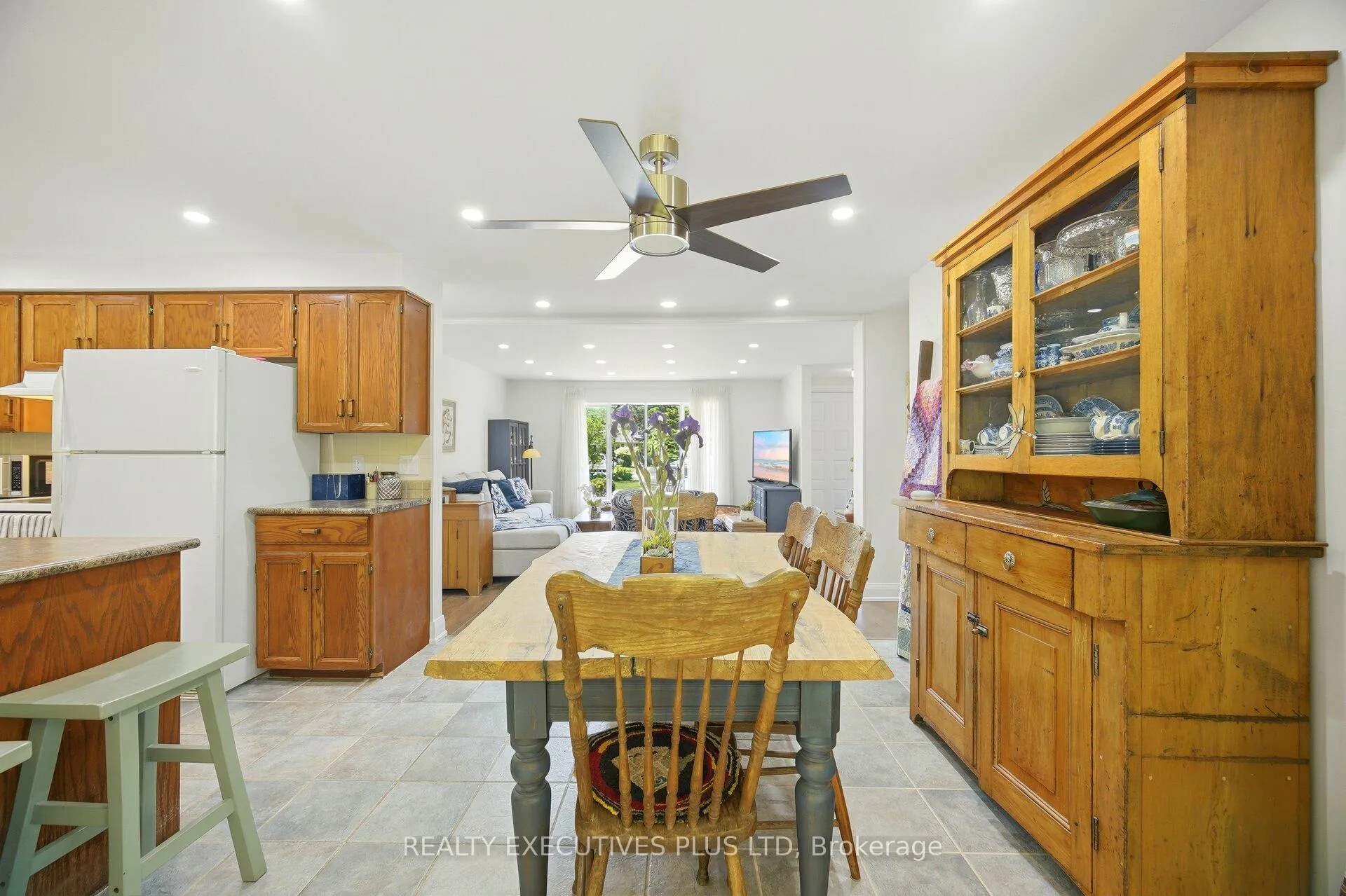 Photo 13 of 3 Pineview Court, New Tecumseth, Rural New Tecumseth — HOMEH