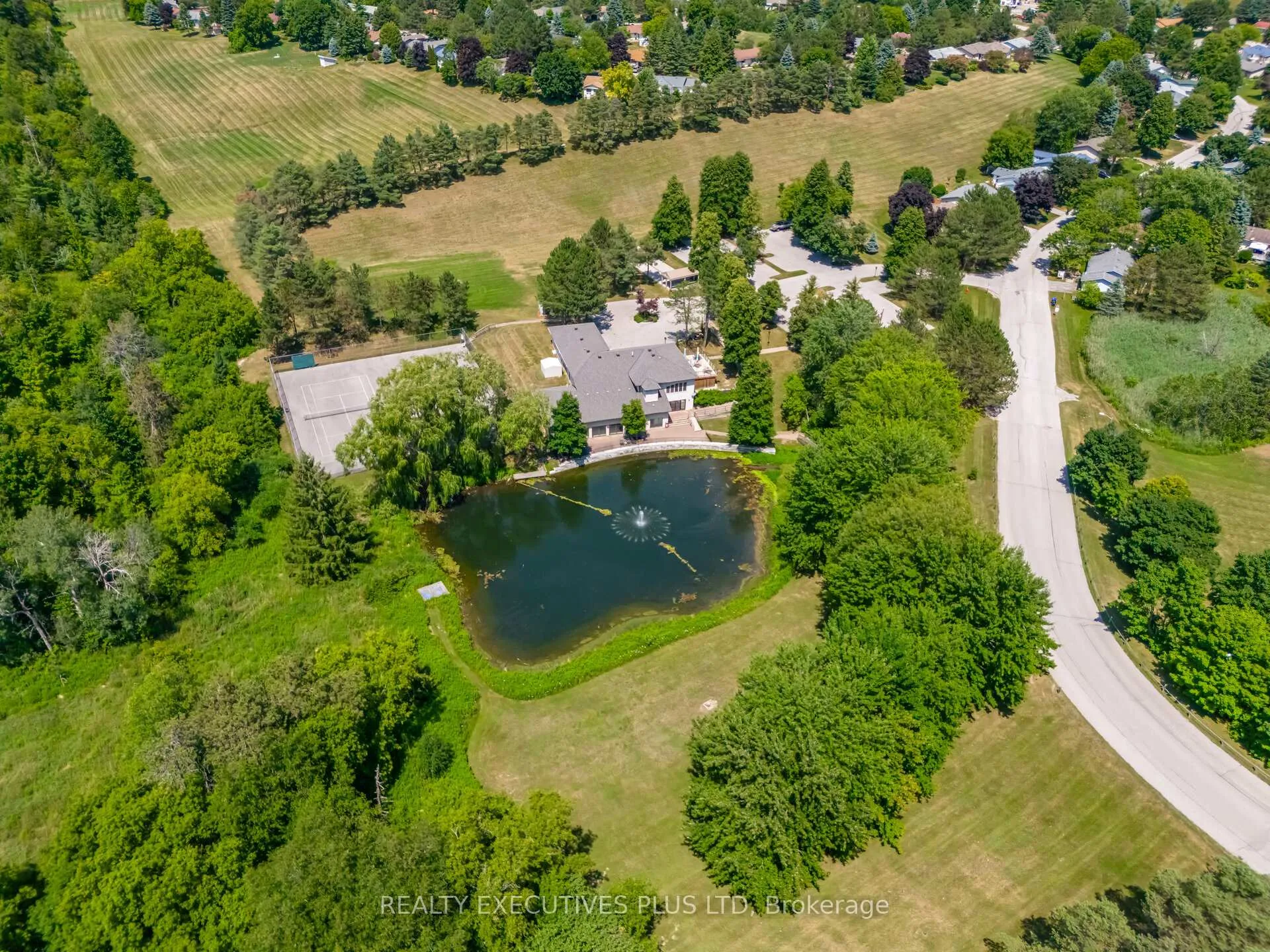 Photo 37 of 3 Pineview Court, New Tecumseth, Rural New Tecumseth — HOMEH